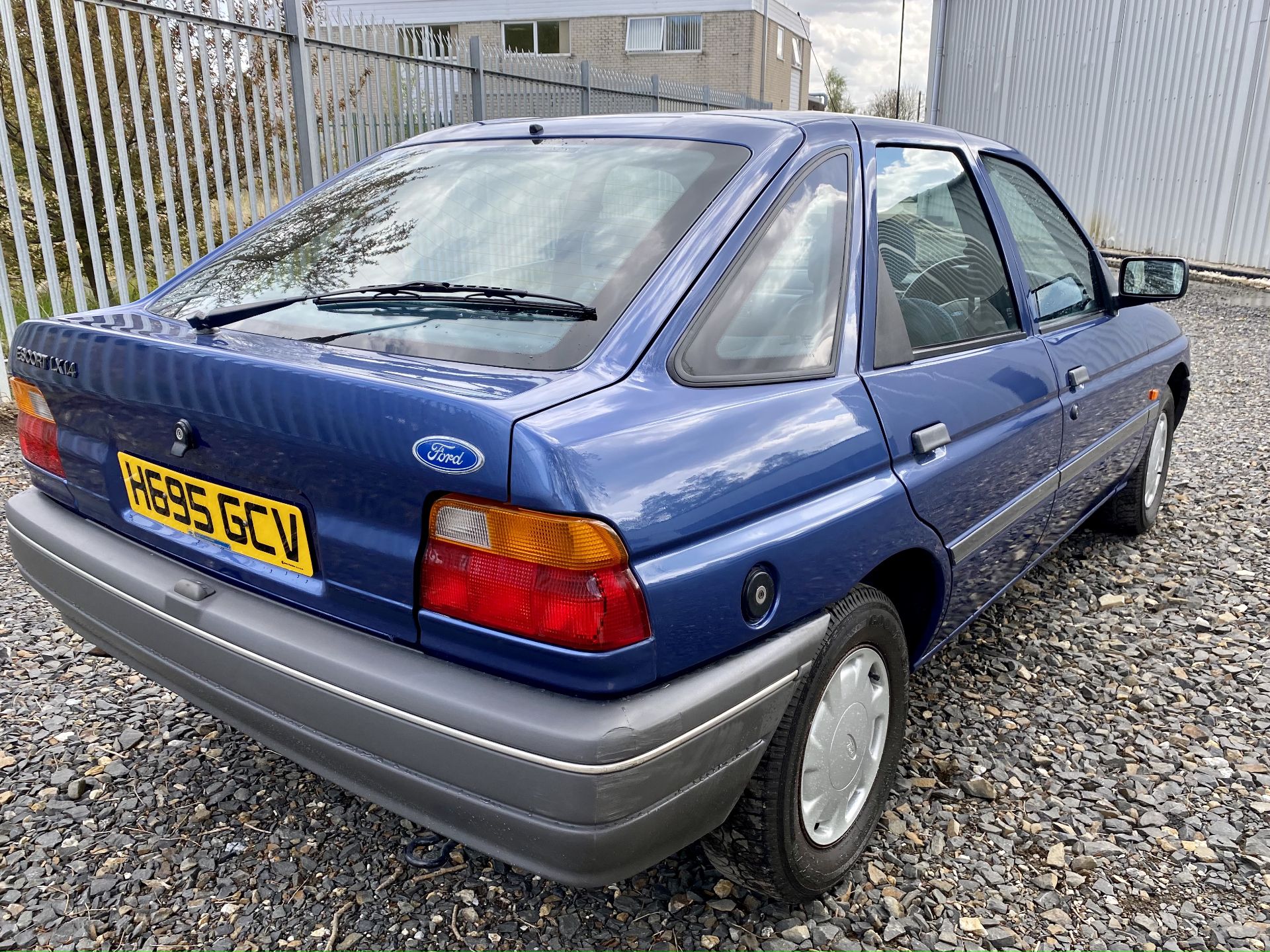 Ford Escort LX1.4 - Image 25 of 54