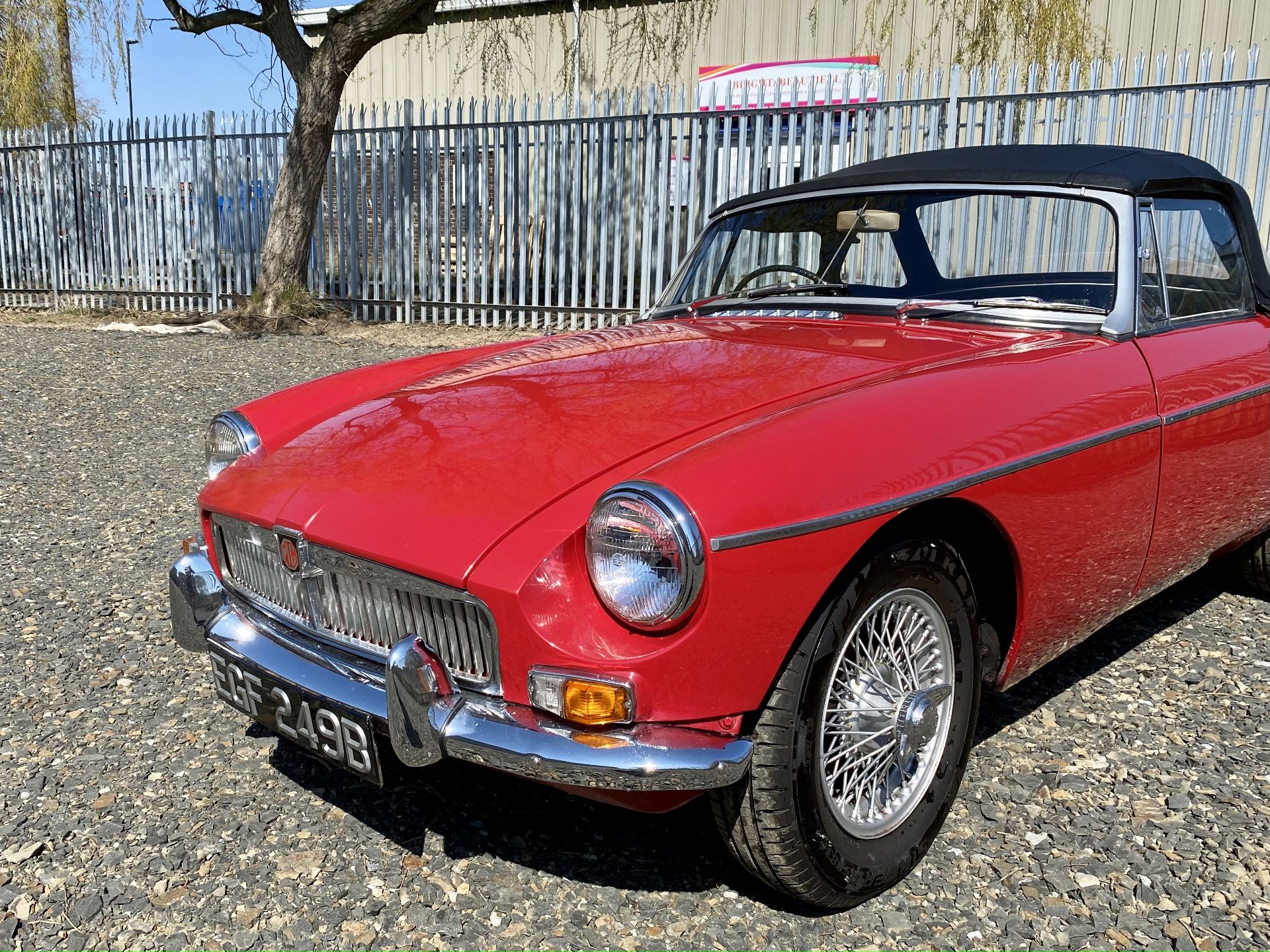 MGB Roadster - Image 27 of 60