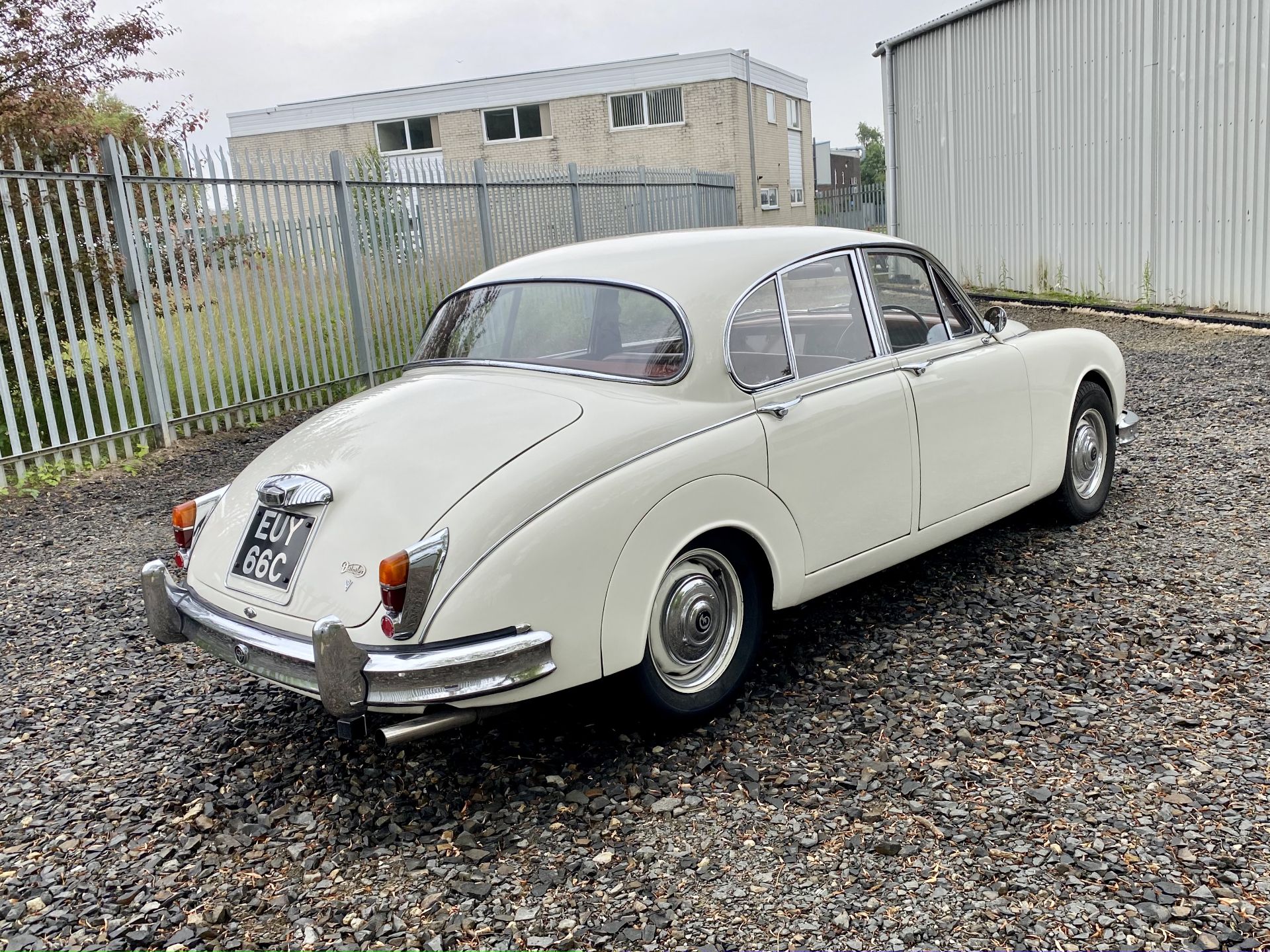 Daimler 250 Saloon - Image 3 of 46