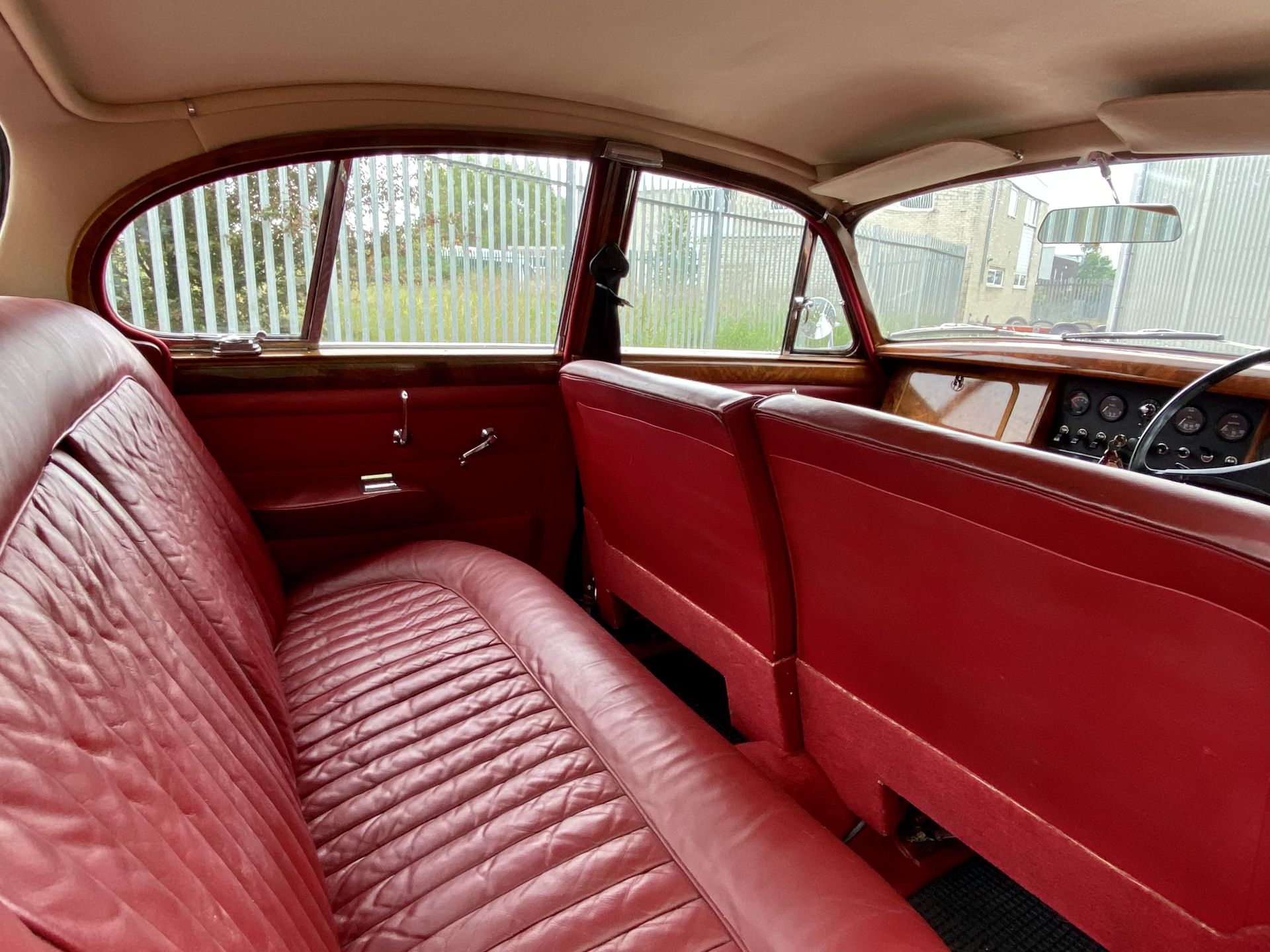 Daimler 250 Saloon - Image 29 of 46