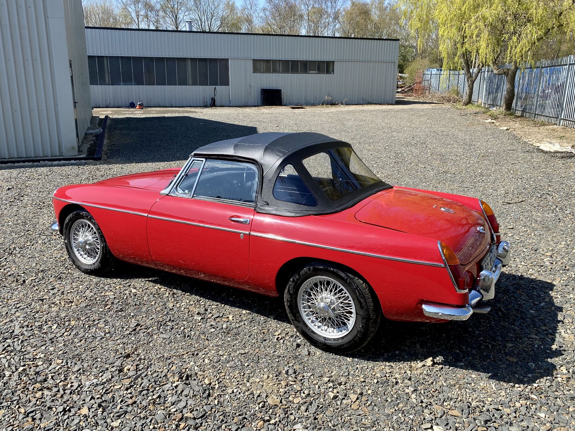 MGB Roadster - Image 9 of 60