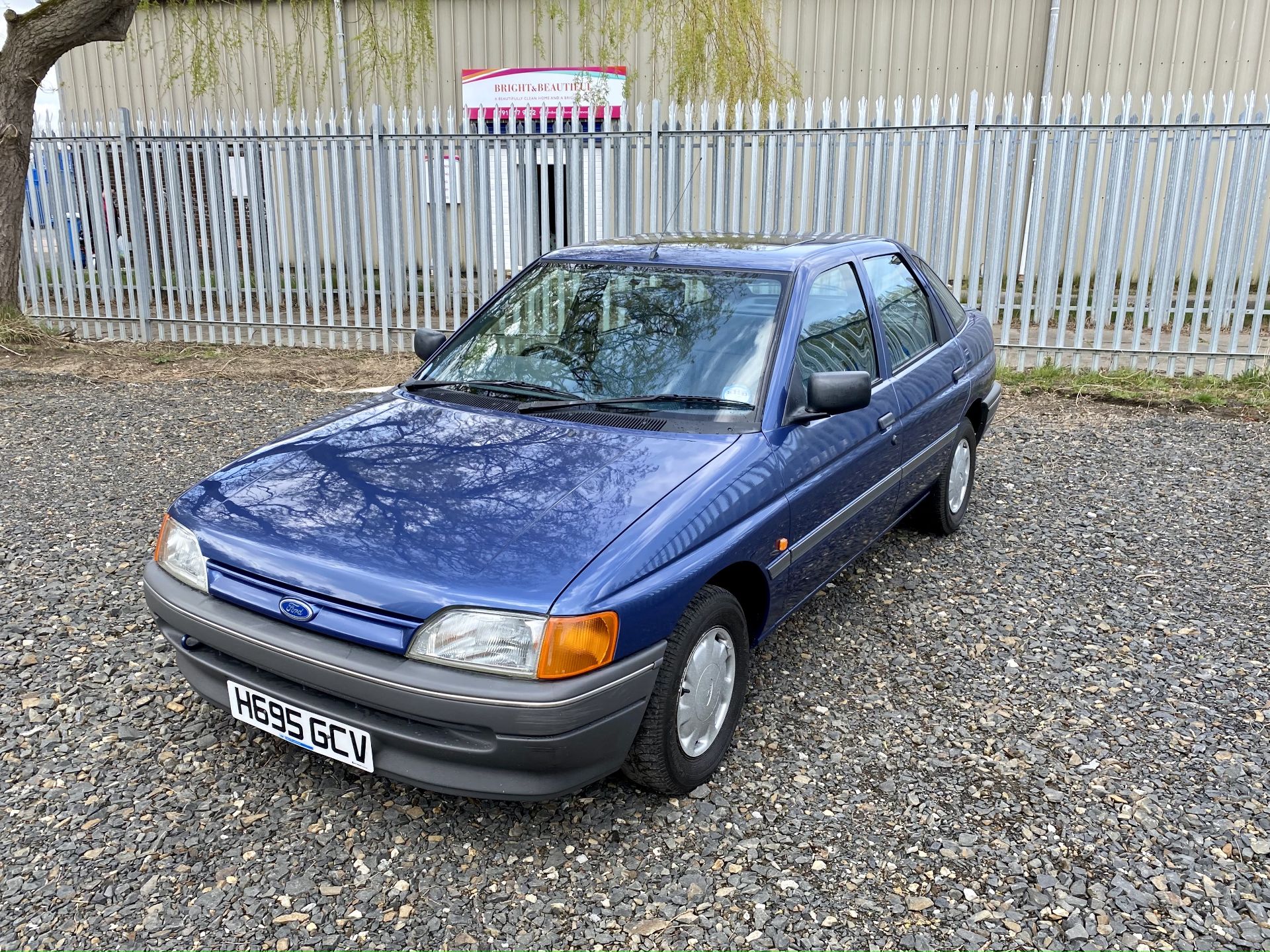 Ford Escort LX  - Image 19 of 54