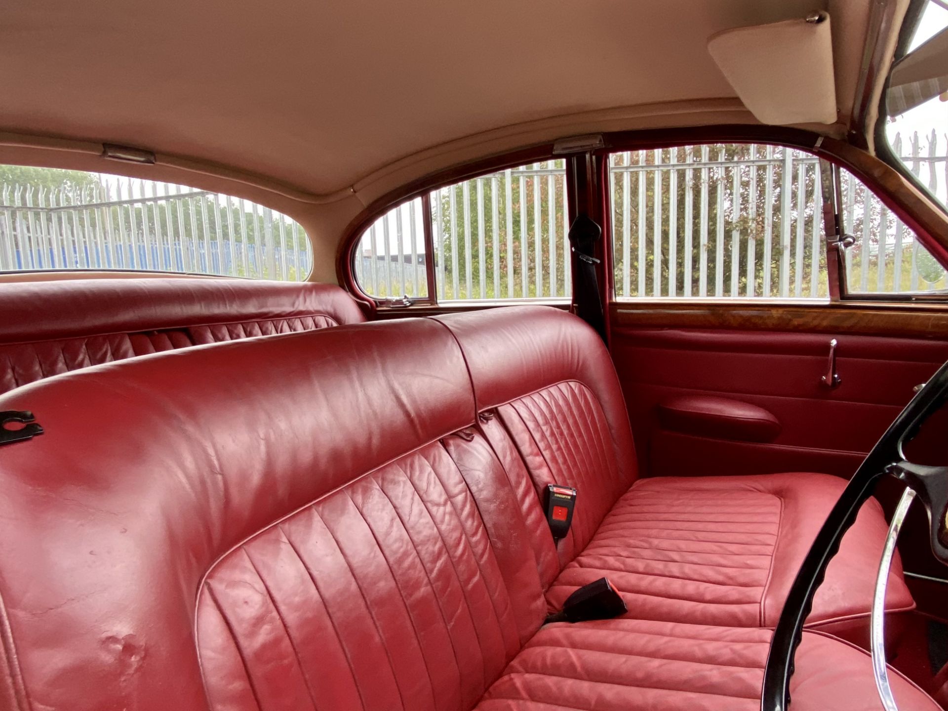 Daimler 250 Saloon - Image 27 of 46