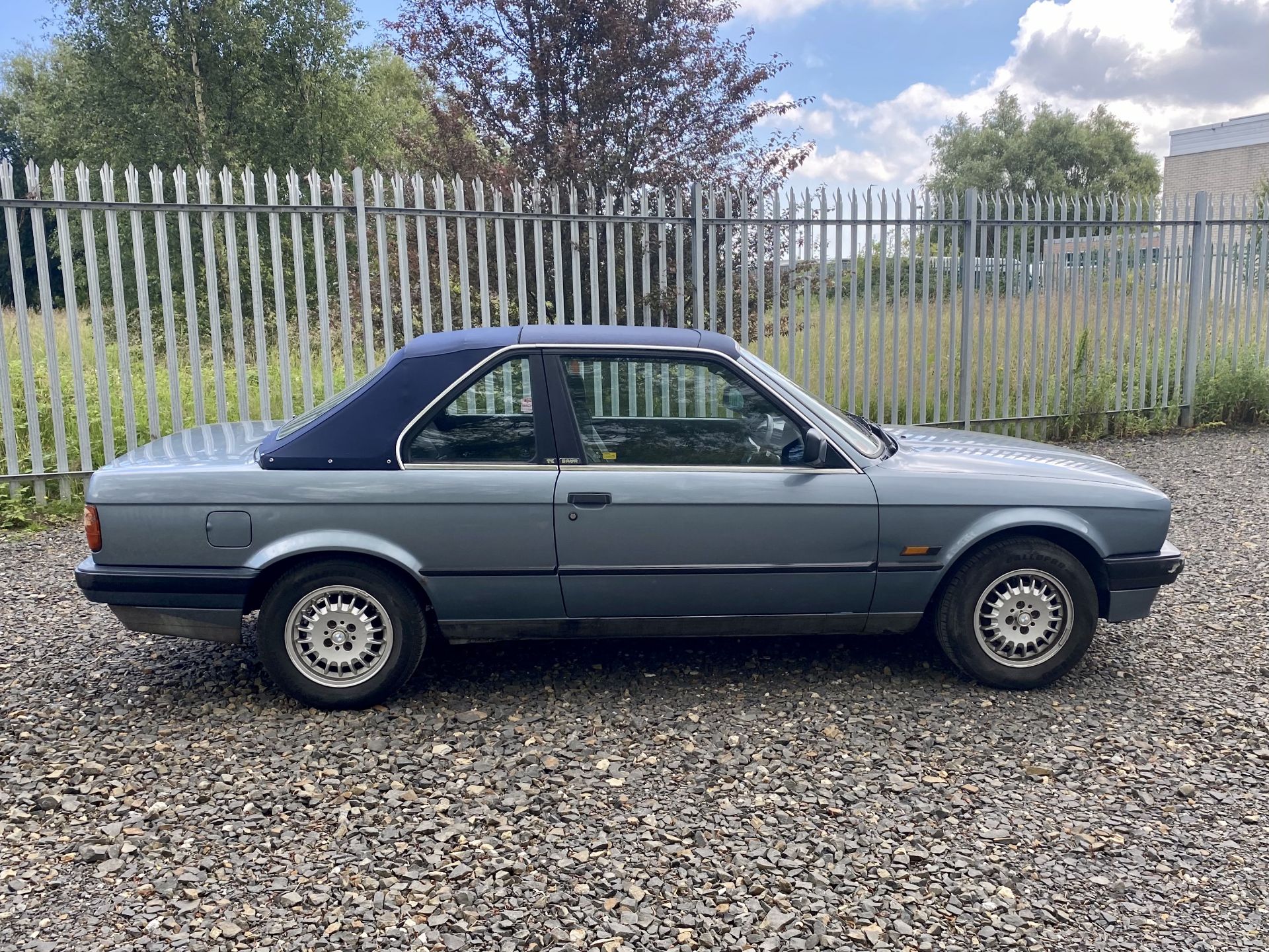 BMW 320i Baur Convertible - Image 22 of 45