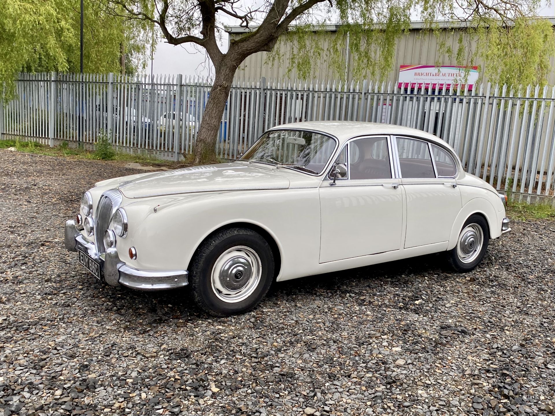 Daimler 250 Saloon - Image 10 of 46