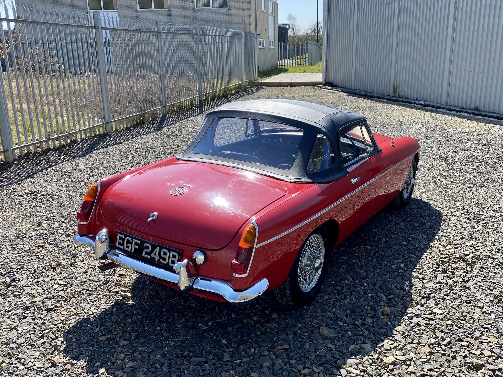 MGB Roadster - Image 5 of 60