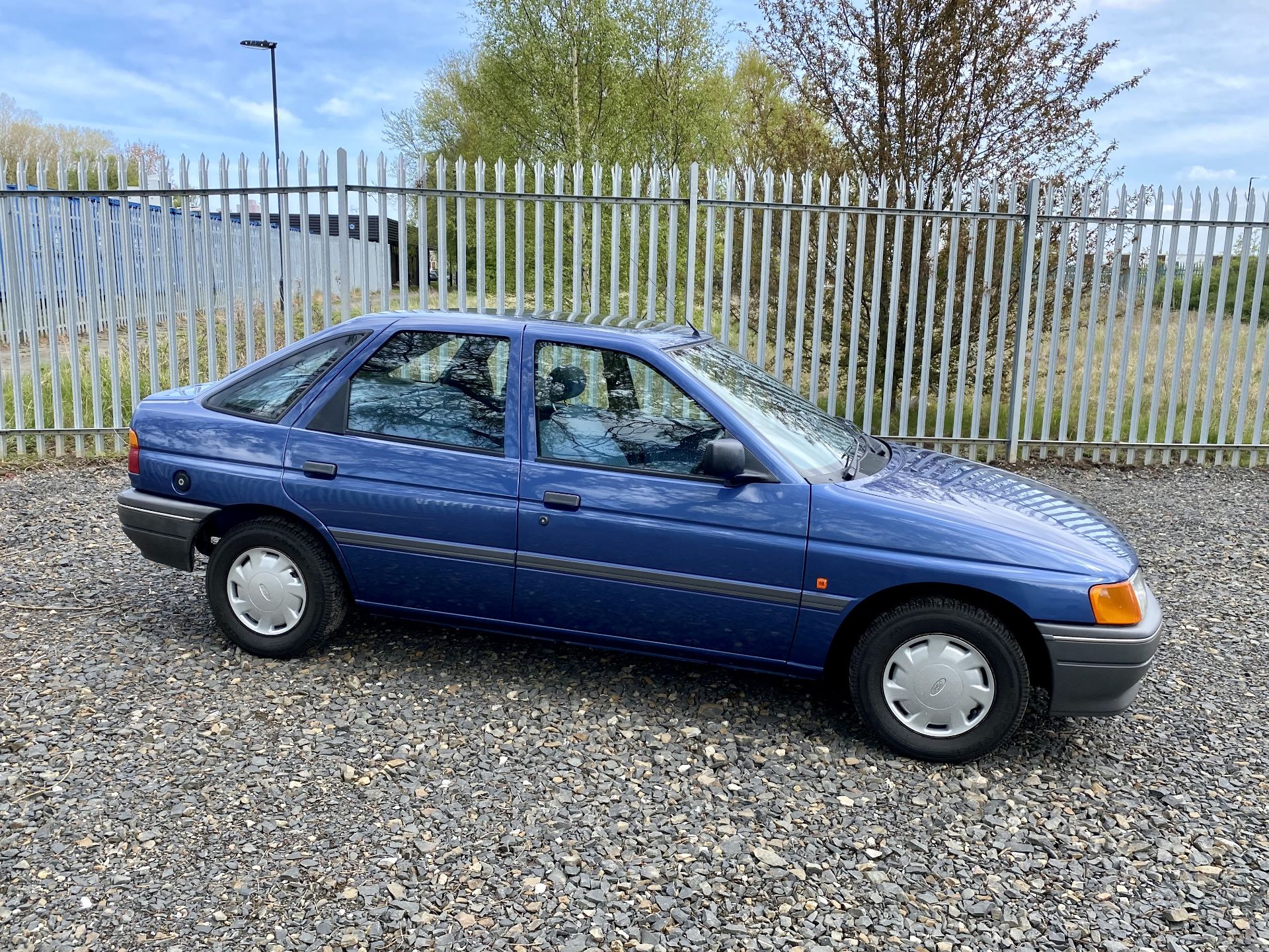 Ford Escort LX  - Image 4 of 54