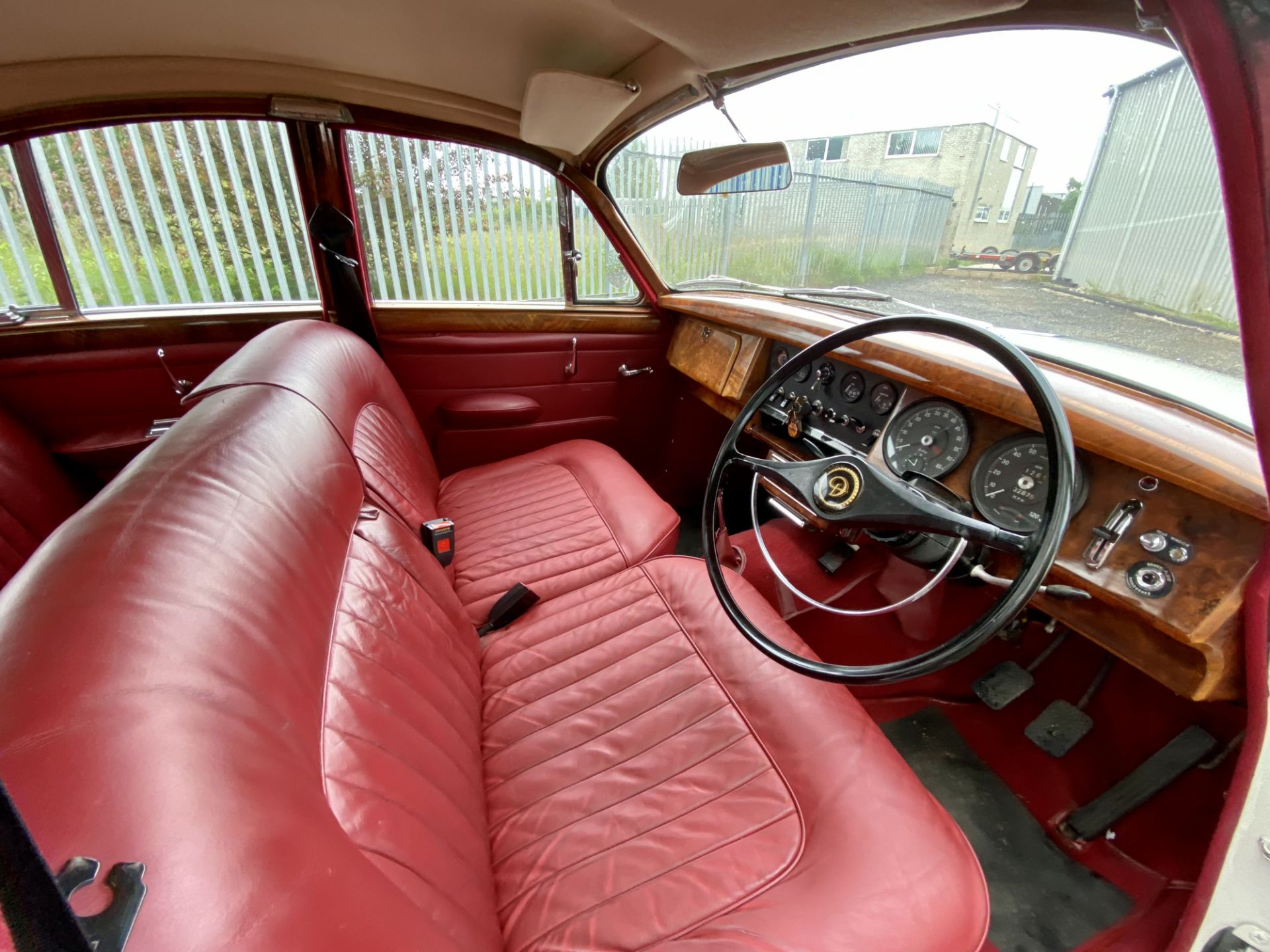 Daimler 250 Saloon - Image 25 of 46