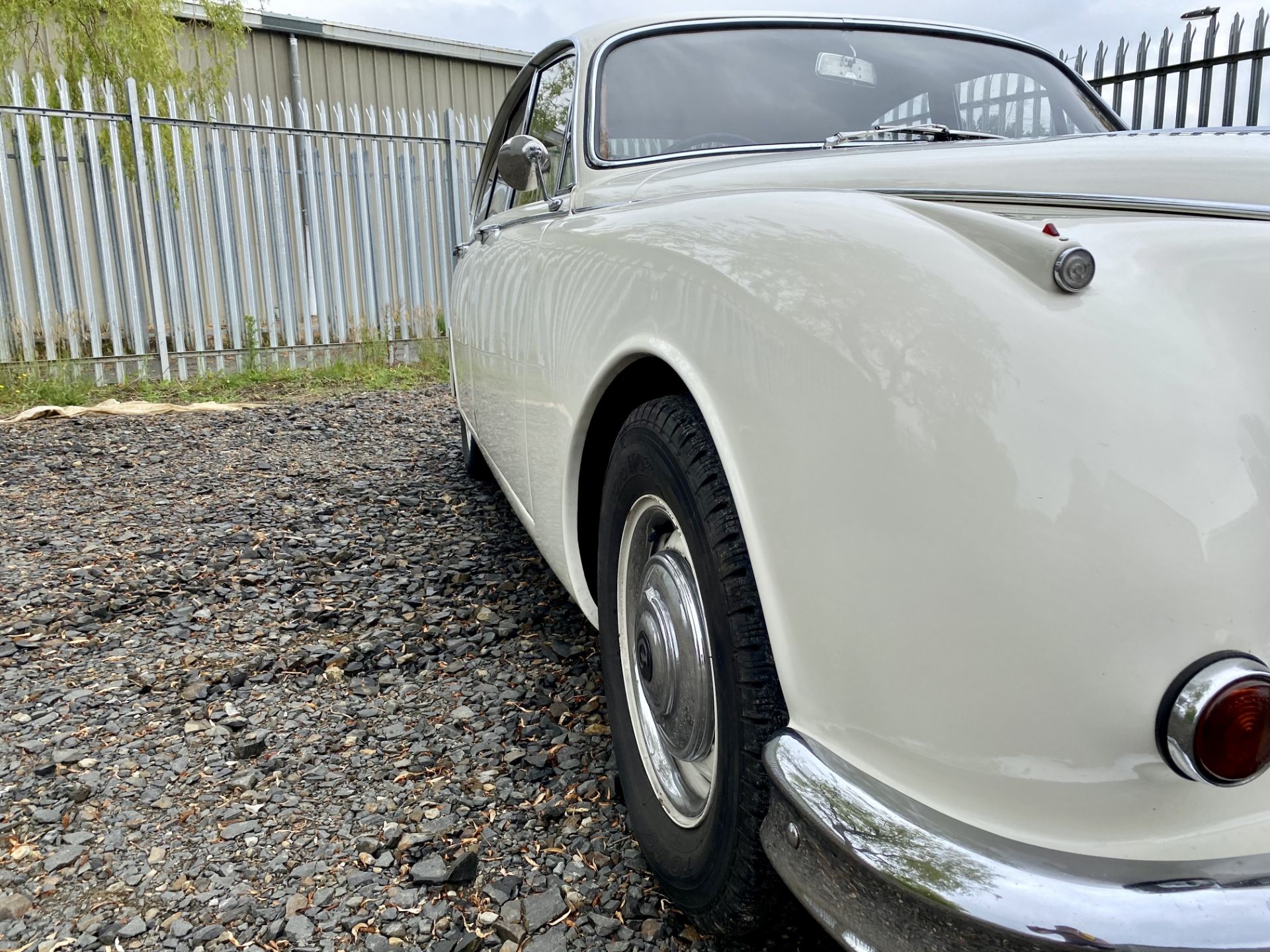 Daimler 250 Saloon - Image 13 of 46