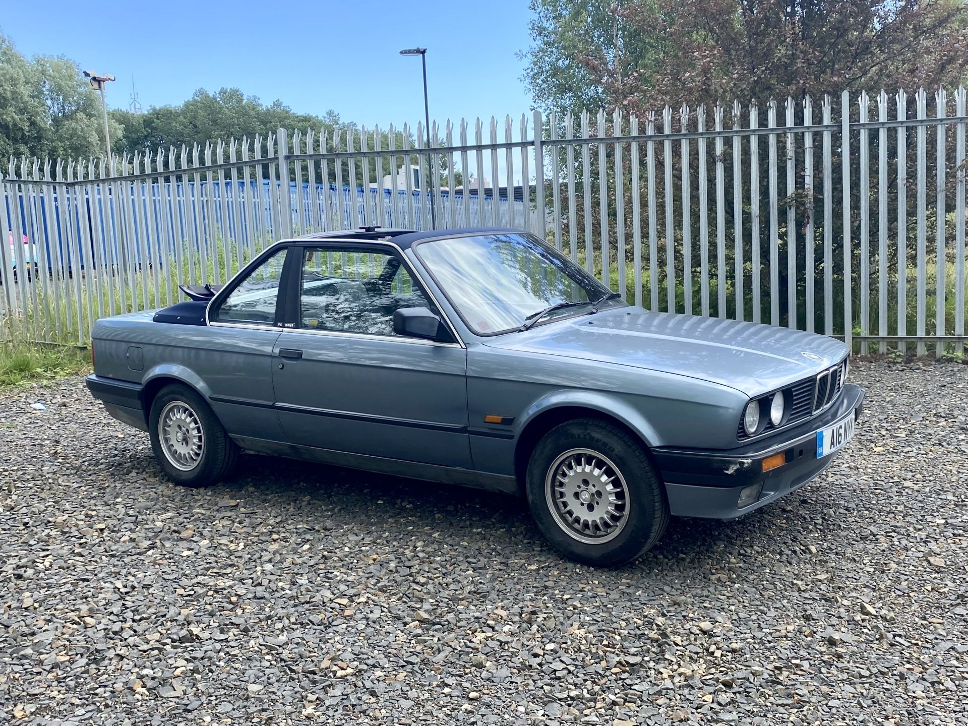 BMW 320i Baur Convertible - Image 2 of 45