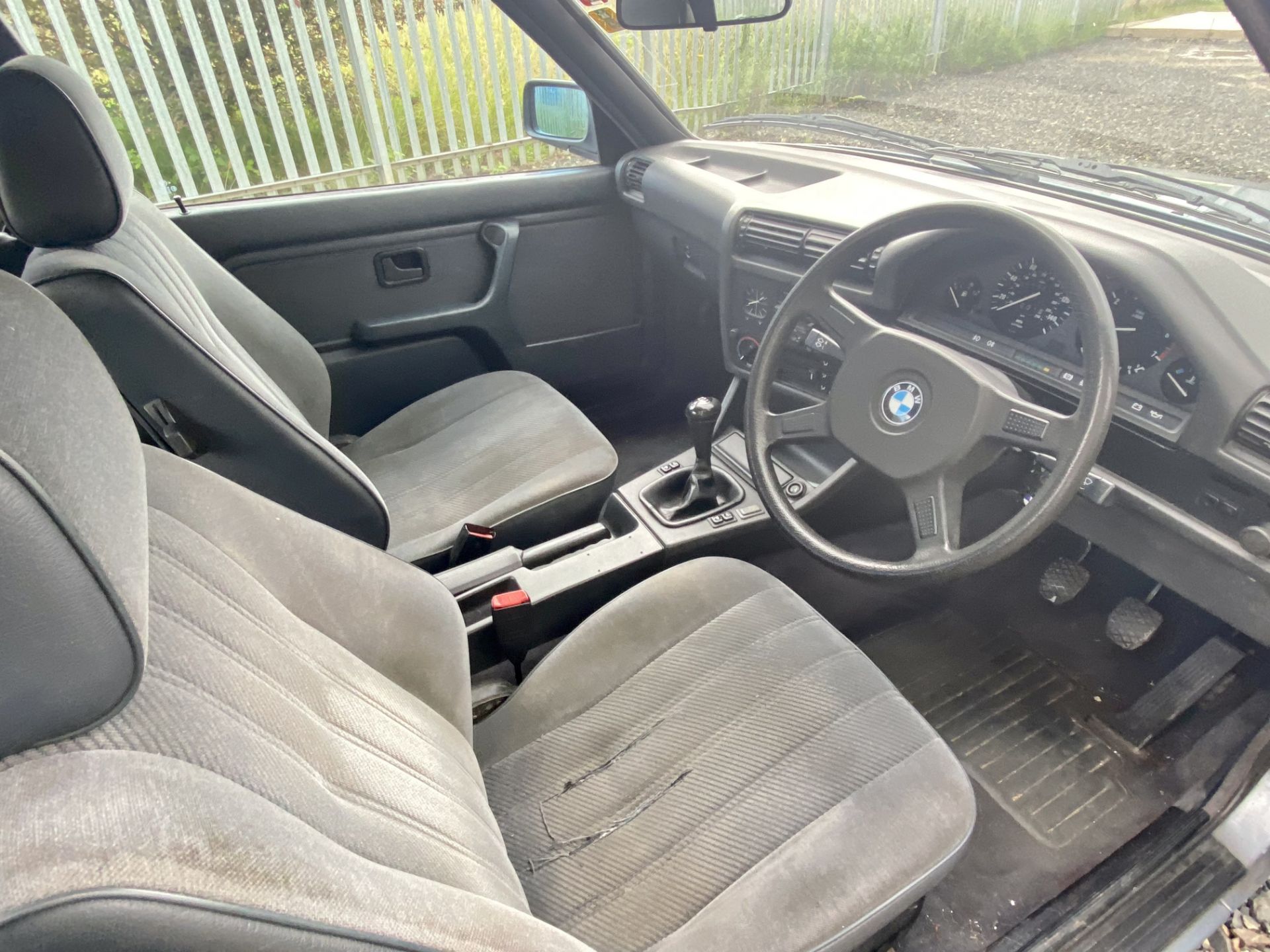 BMW 320i Baur Convertible - Image 28 of 45