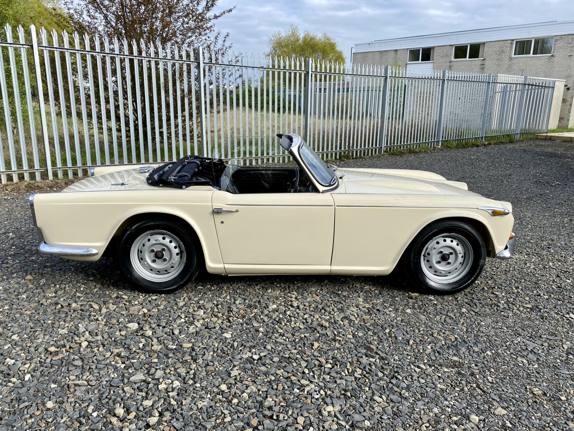 Triumph TR4A - Image 22 of 53