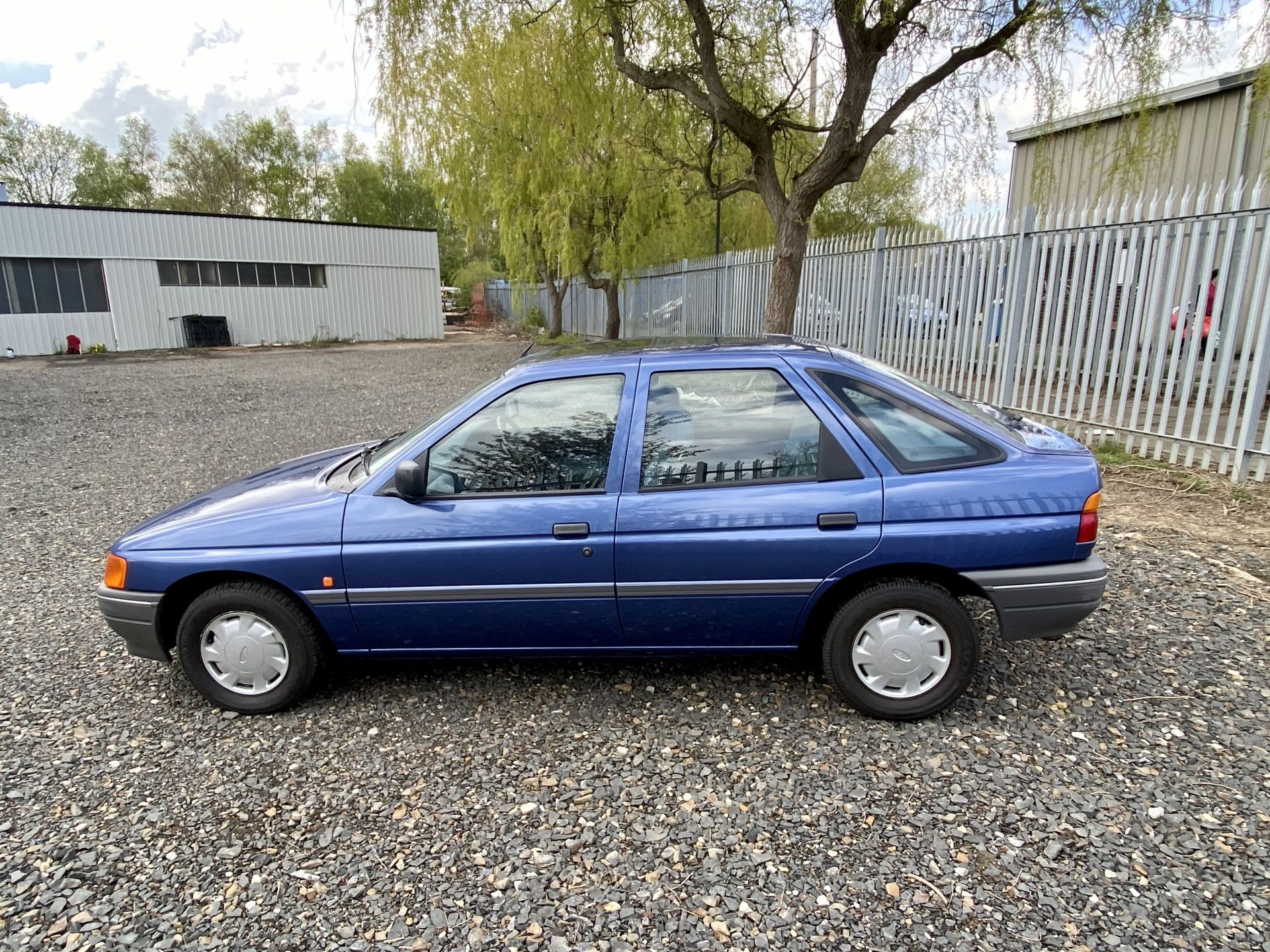 Ford Escort LX  - Image 16 of 54