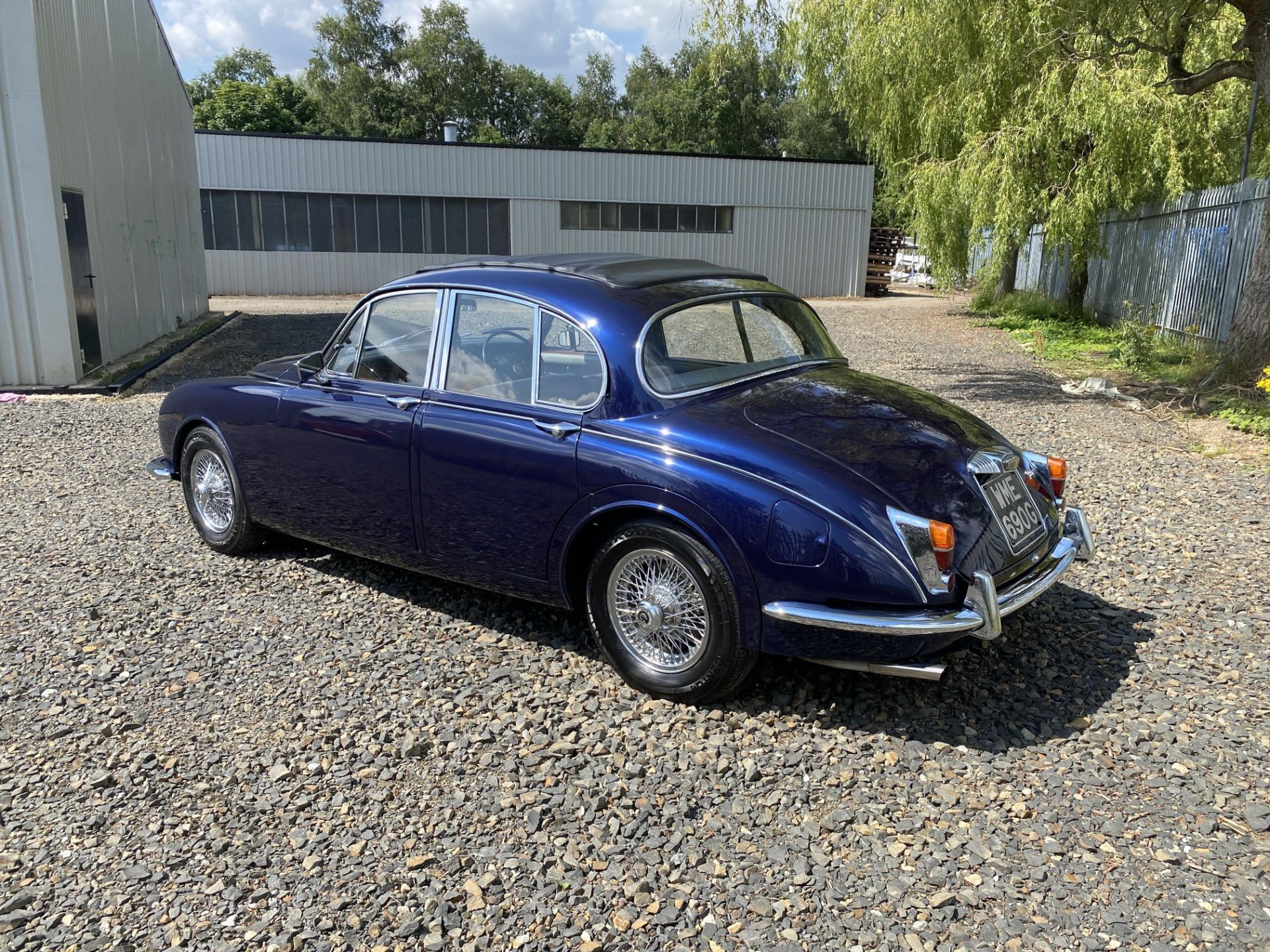 Daimler 250 Saloon - Image 10 of 48