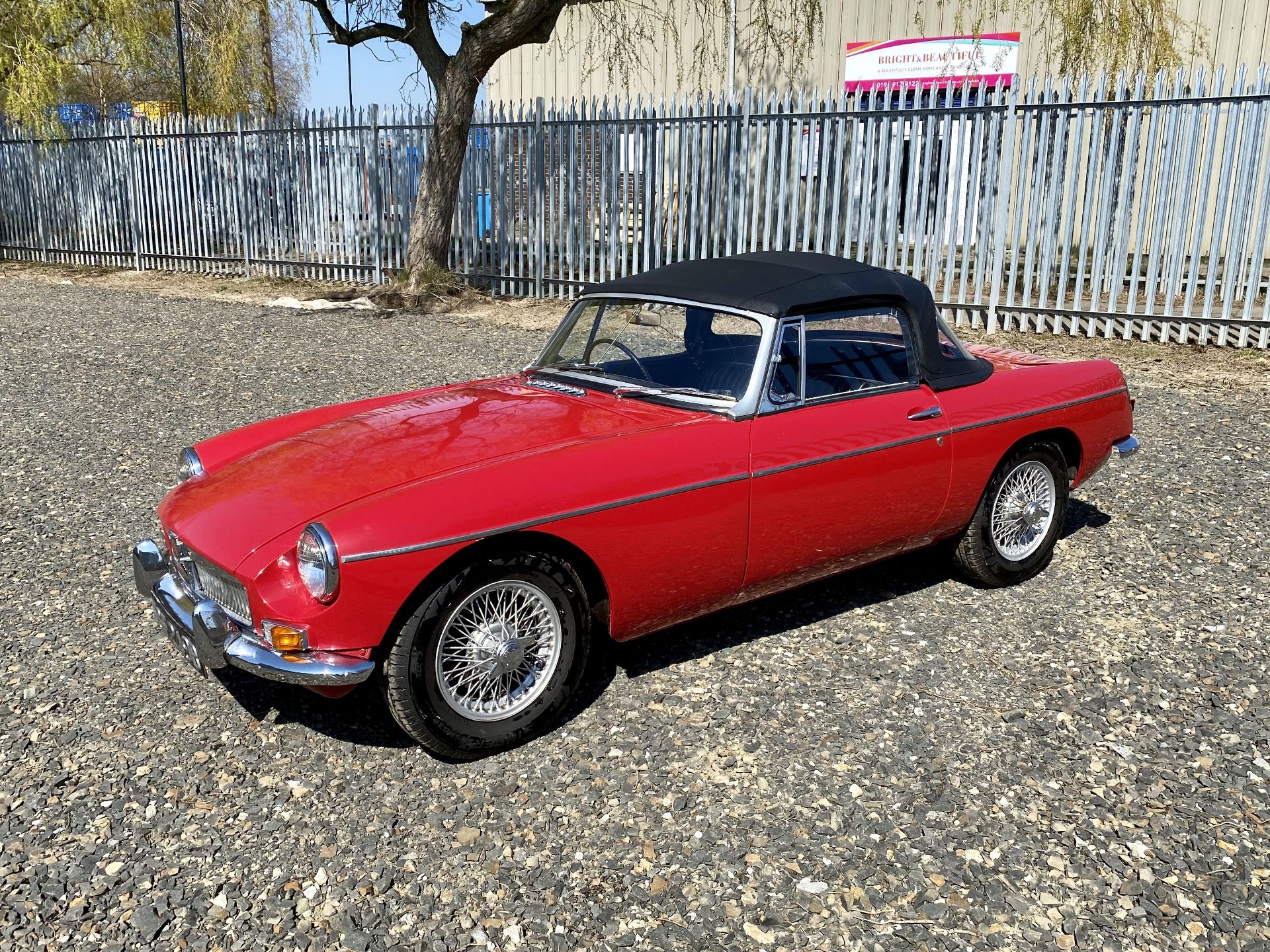 MGB Roadster - Image 11 of 60