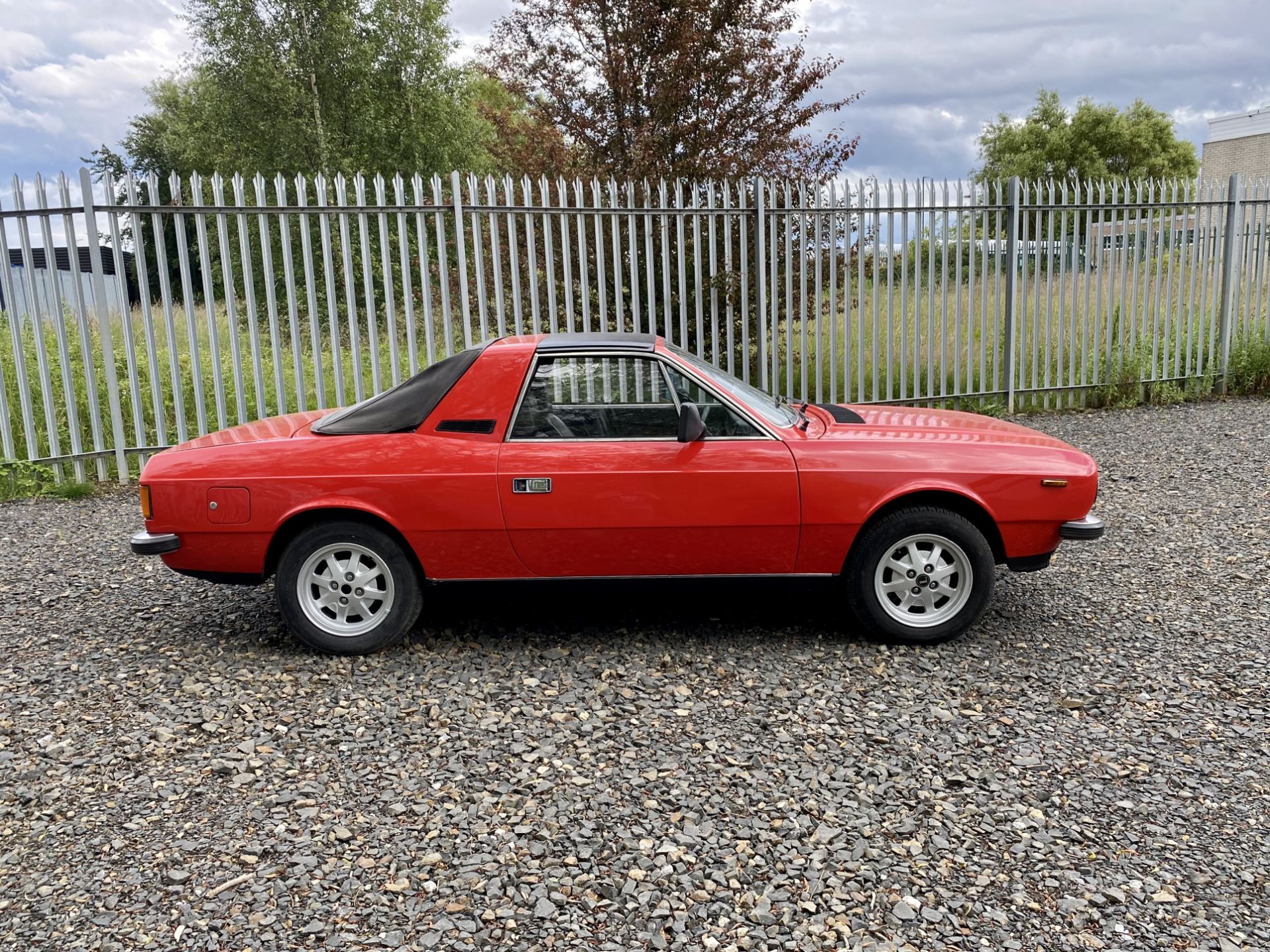 Lancia Beta Spider - Image 3 of 39