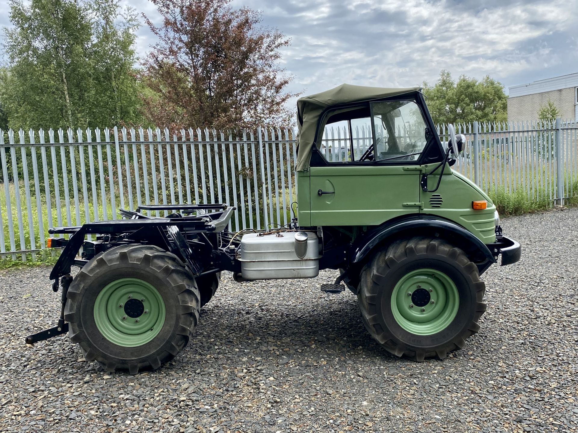 Mercedes Unimog - Image 4 of 33