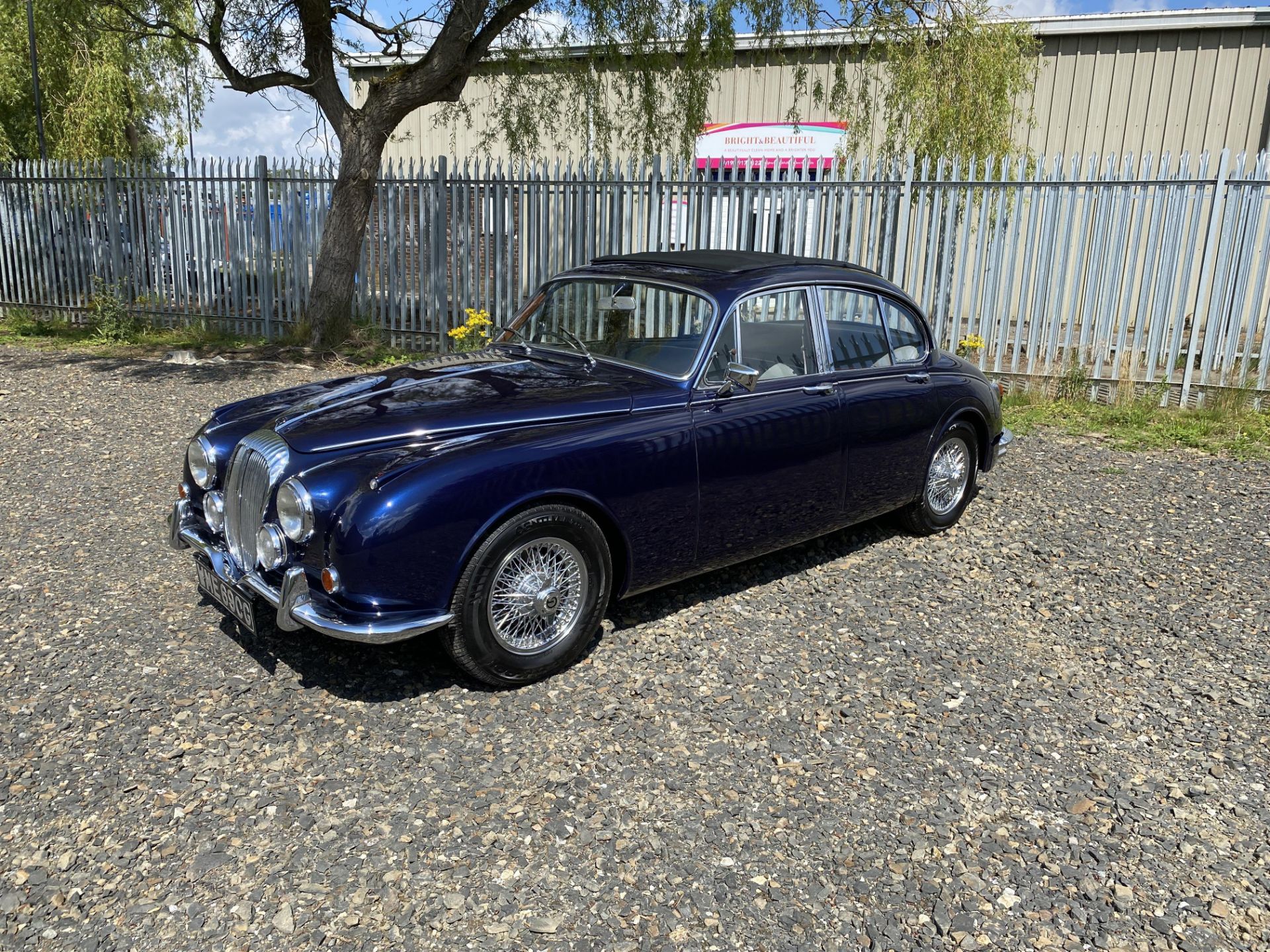 Daimler 250 Saloon - Image 14 of 48