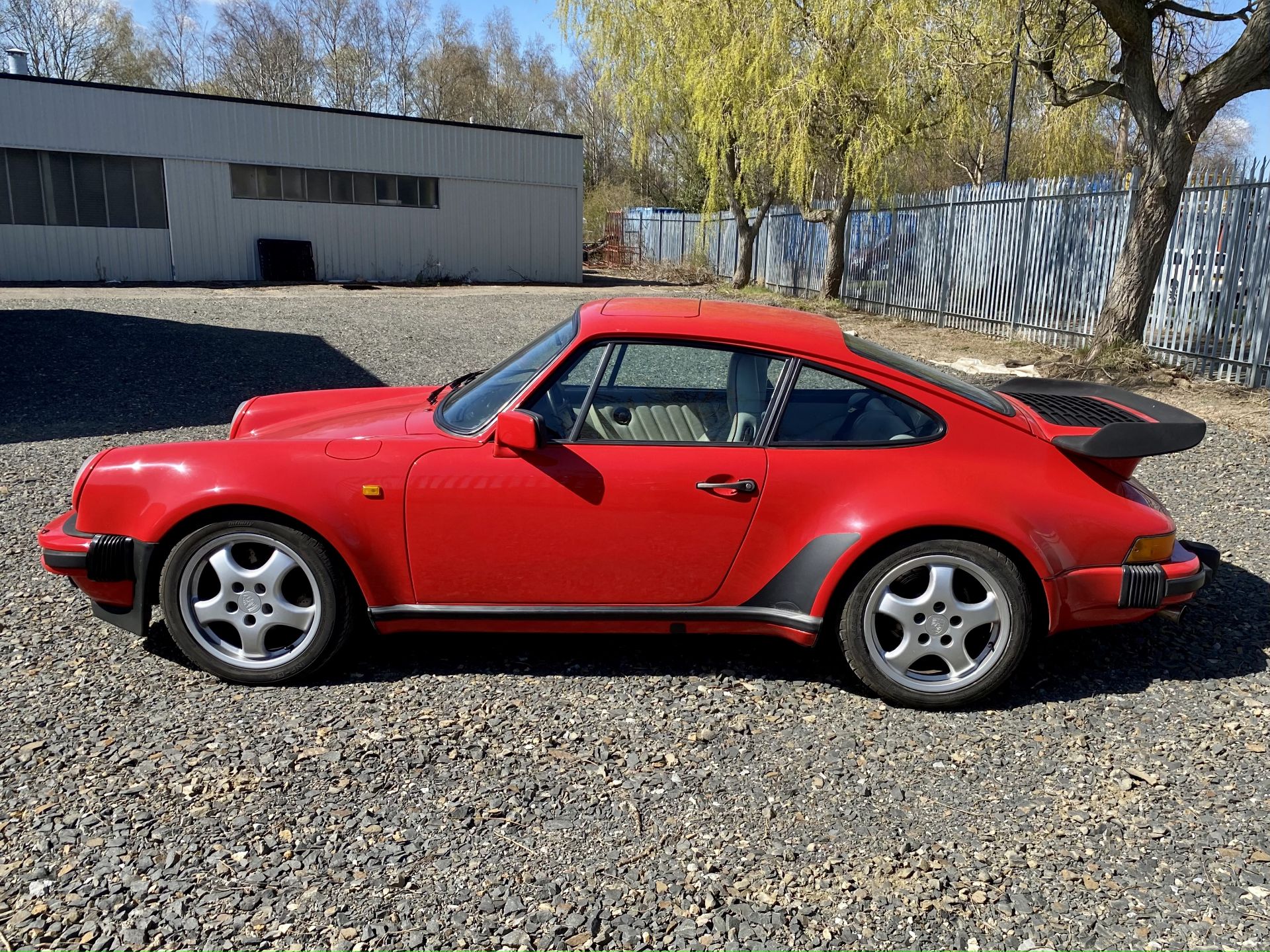 Porsche 911 Super Sport - Image 11 of 45