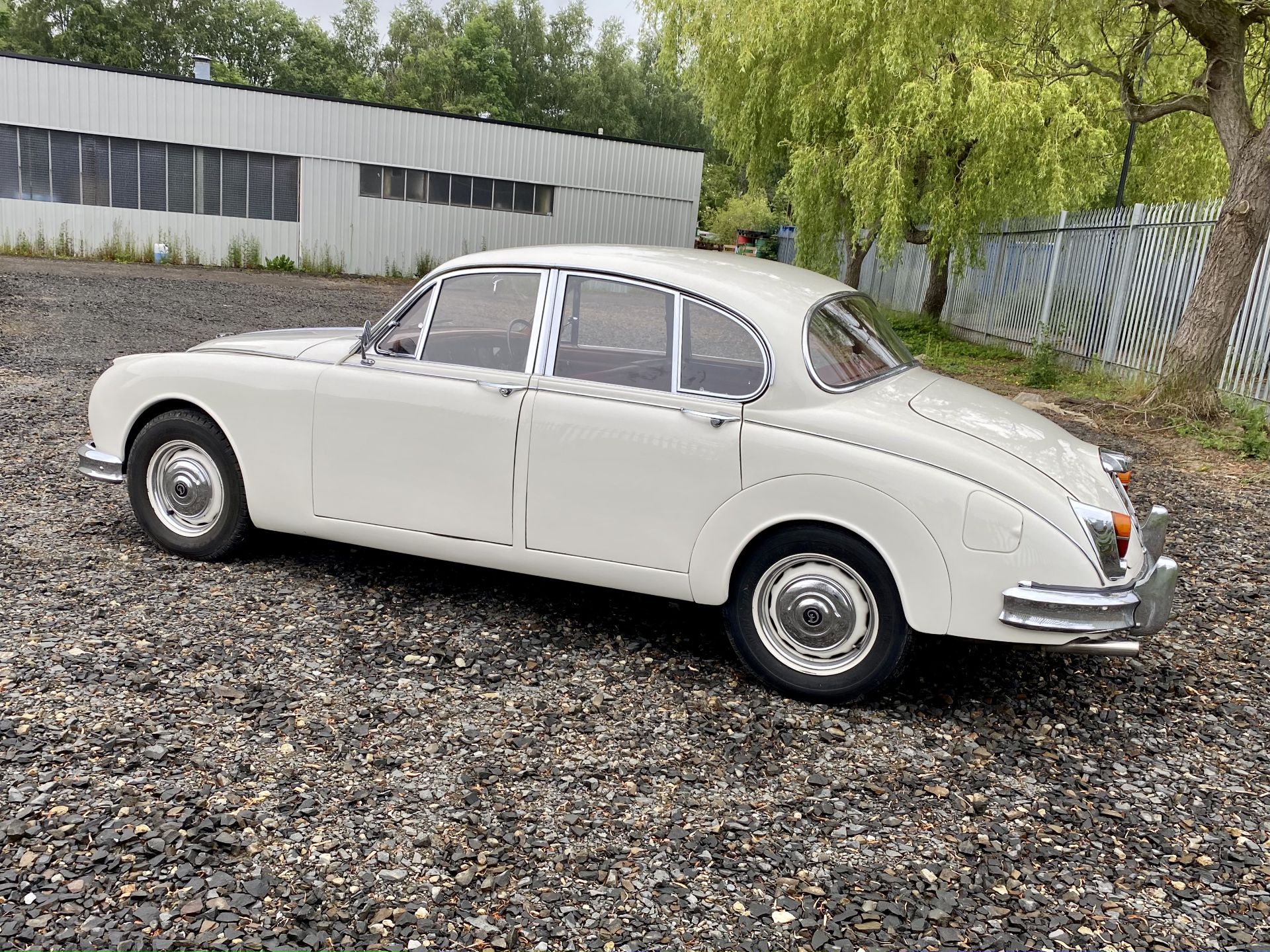 Daimler 250 Saloon - Image 8 of 46