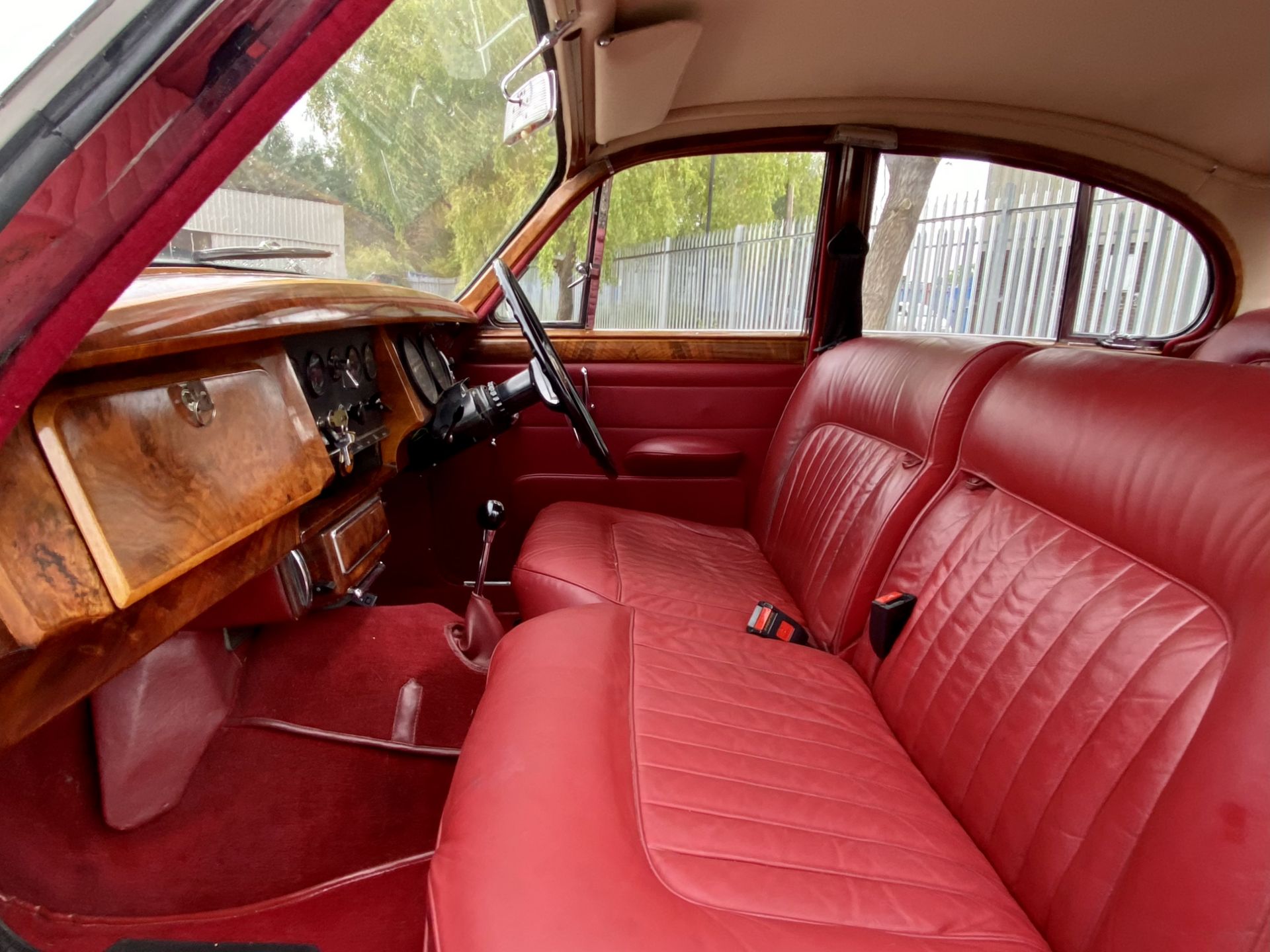 Daimler 250 Saloon - Image 34 of 46