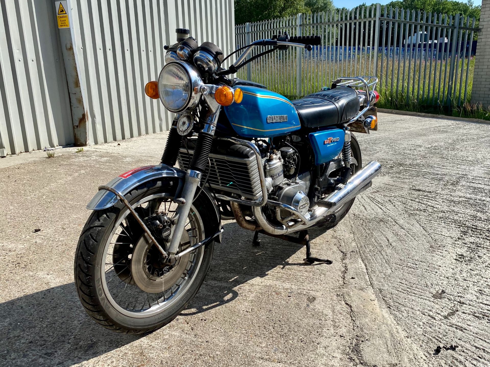 Suzuki GT750 - Image 9 of 21