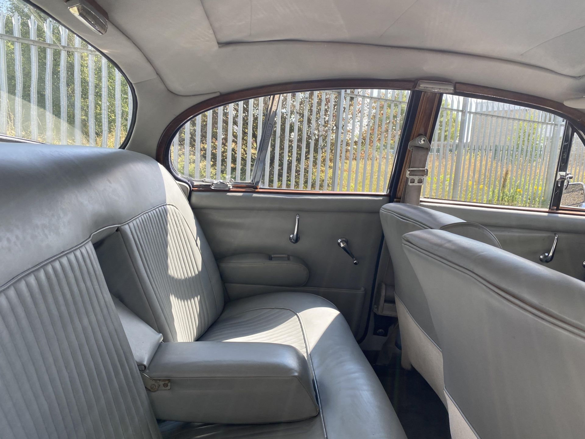 Daimler 250 Saloon - Image 34 of 48