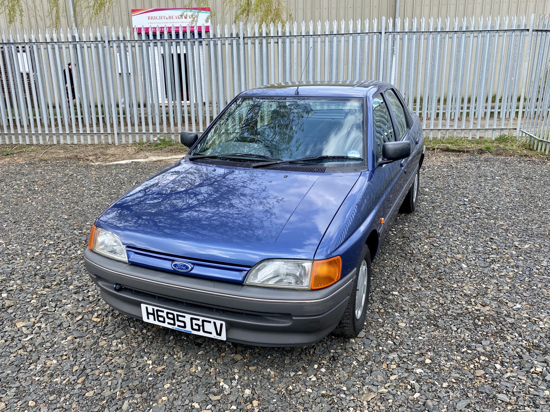 Ford Escort LX  - Image 20 of 54