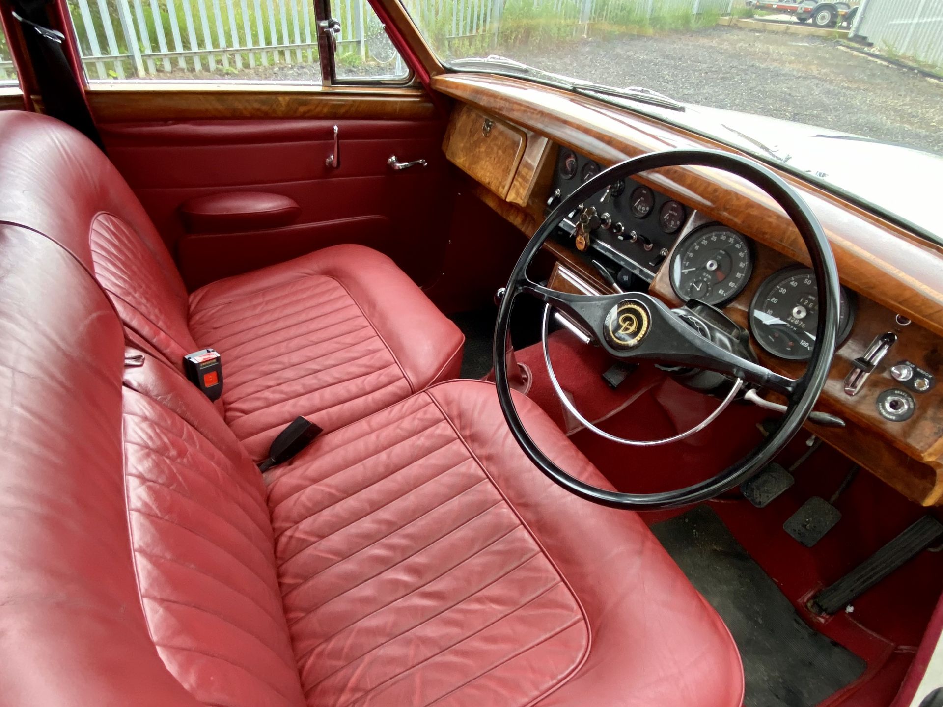 Daimler 250 Saloon - Image 26 of 46