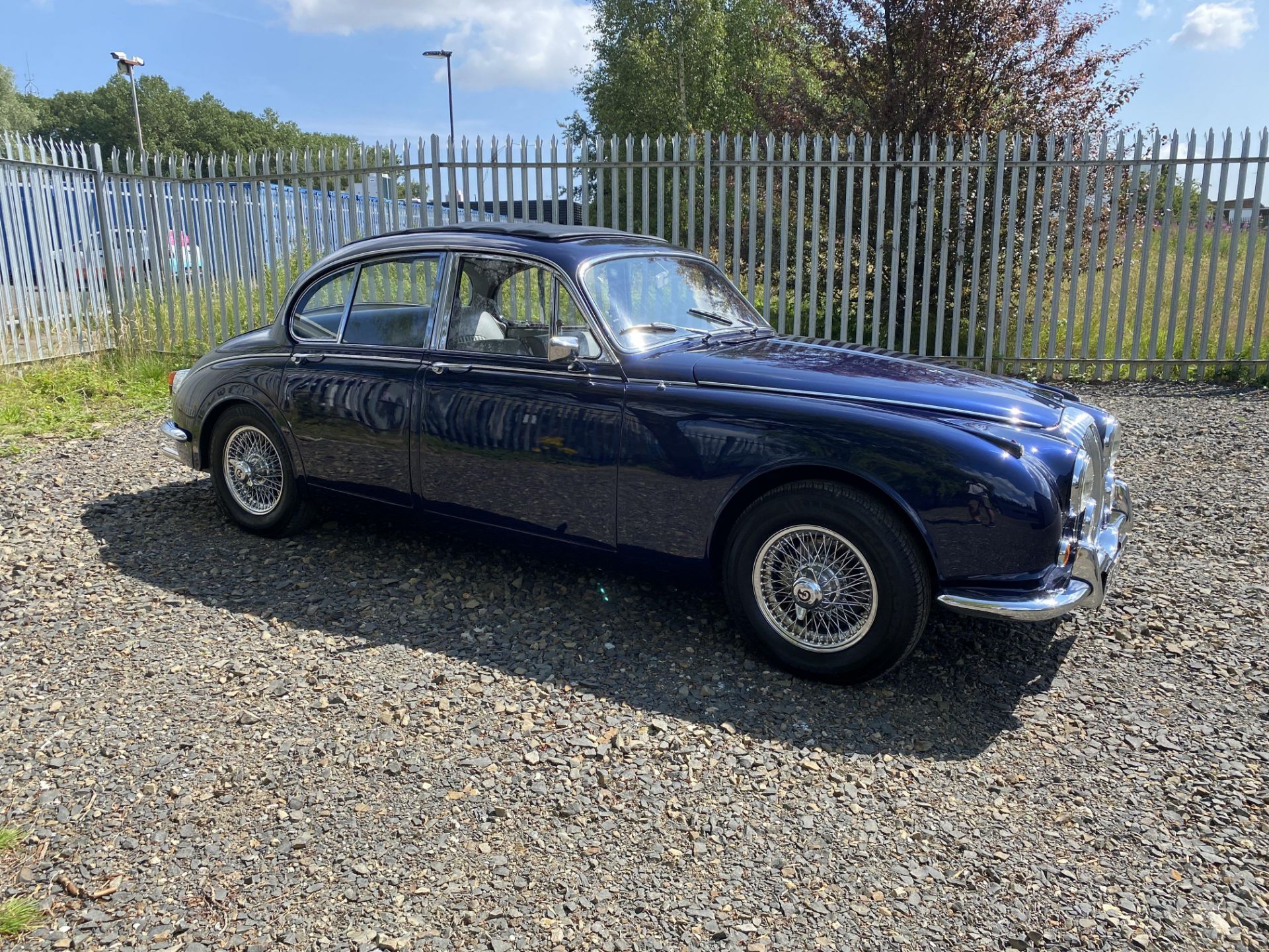 Daimler 250 Saloon - Image 2 of 48