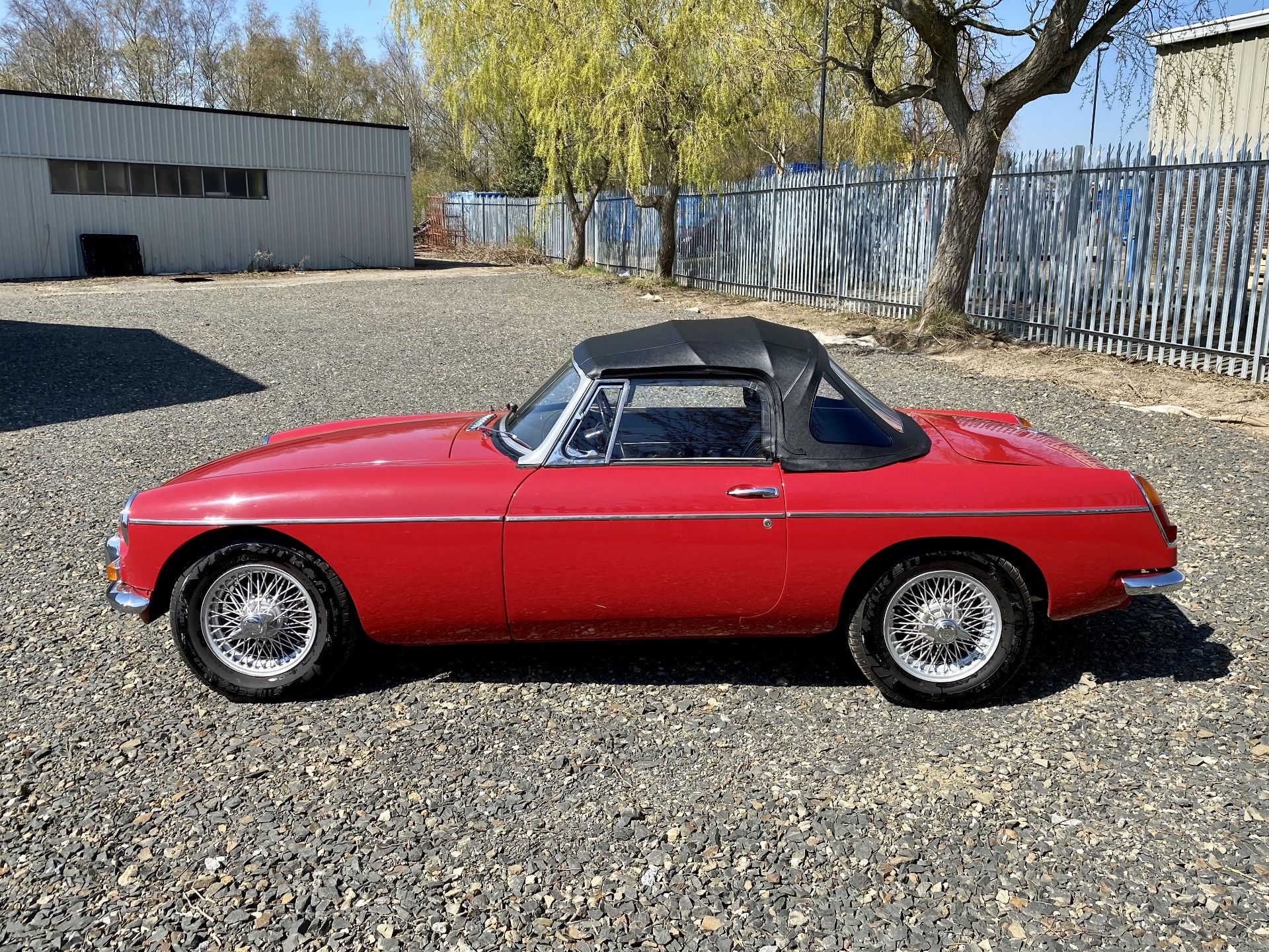 MGB Roadster - Image 10 of 60