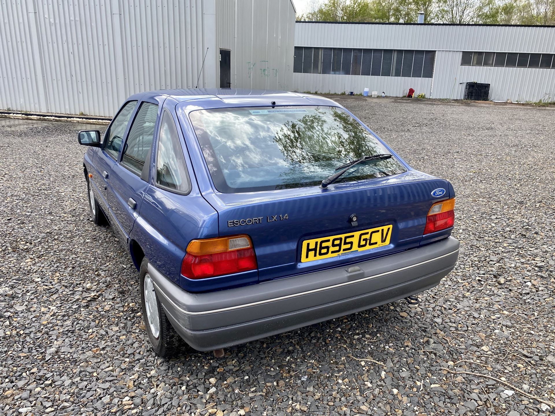 Ford Escort LX  - Image 12 of 54