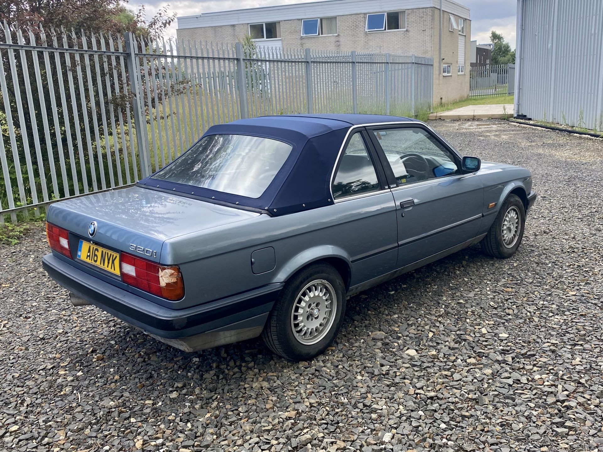 BMW 320i Baur Convertible - Image 23 of 45