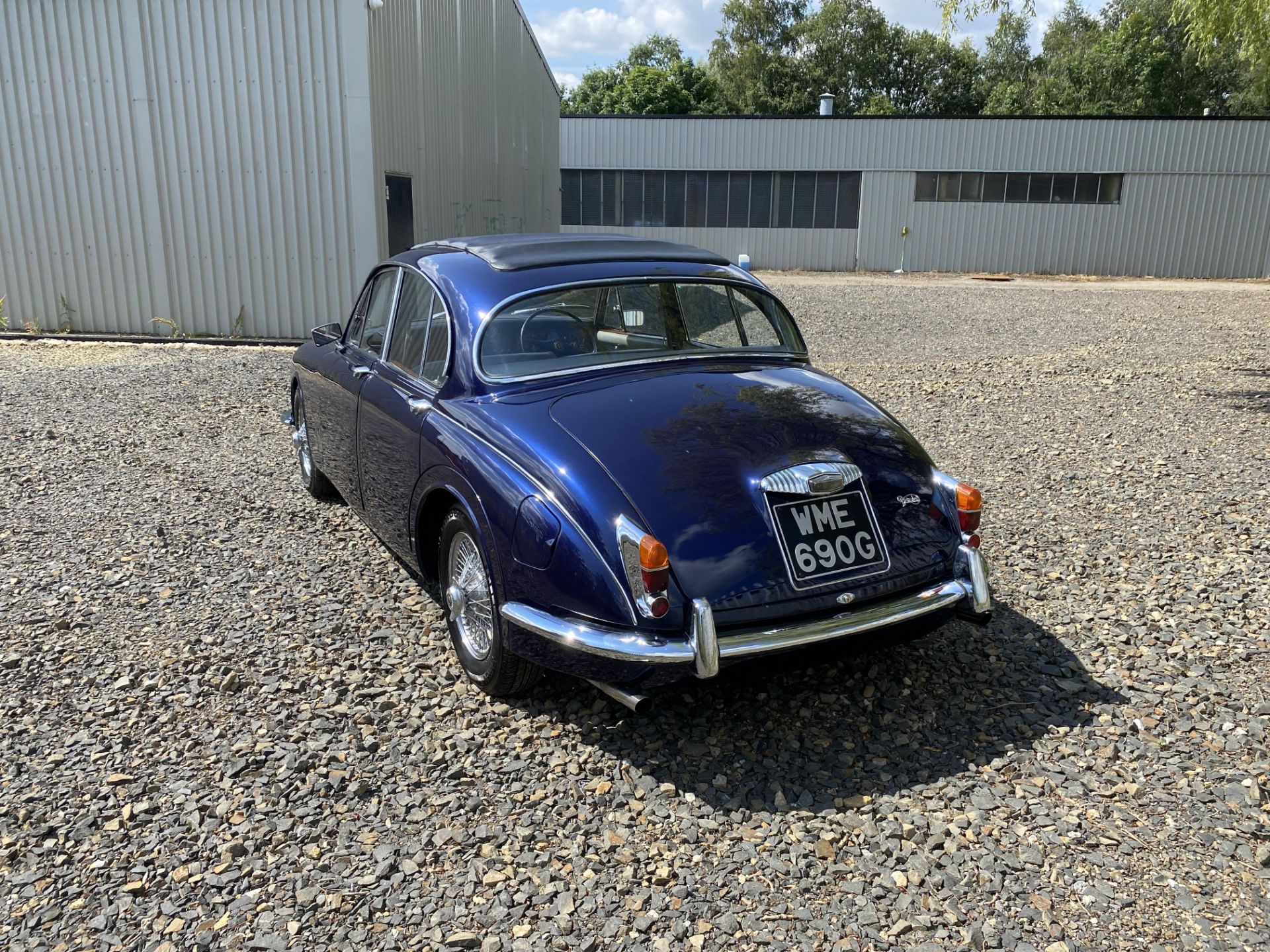 Daimler 250 Saloon - Image 9 of 48