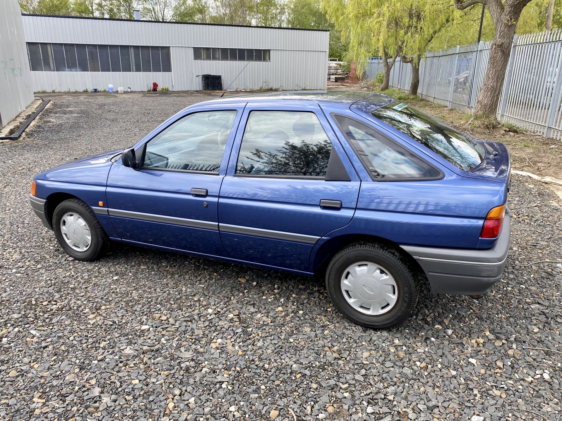 Ford Escort LX  - Image 15 of 54