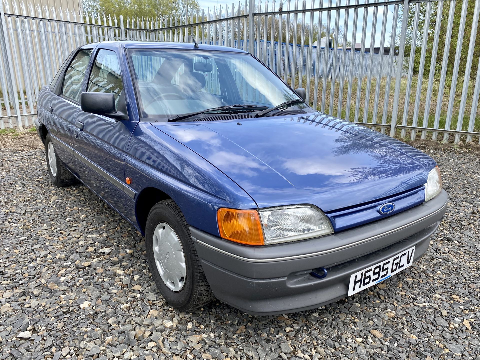 Ford Escort LX  - Image 22 of 54