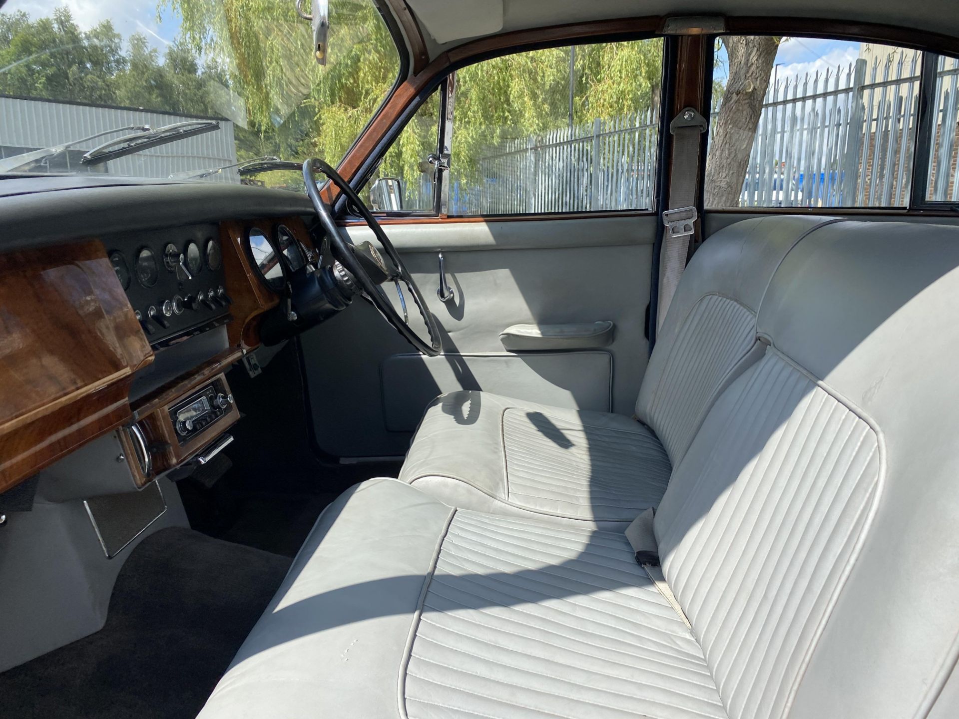 Daimler 250 Saloon - Image 37 of 48