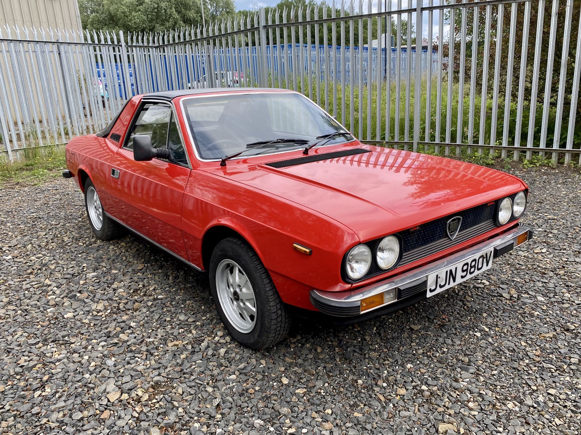 Lancia Beta Spider - Image 13 of 39