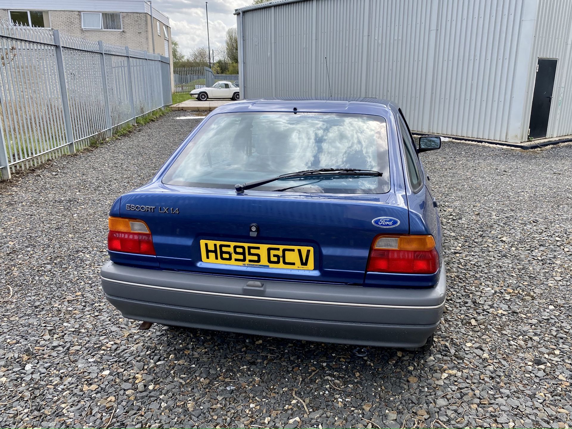 Ford Escort LX  - Image 10 of 54