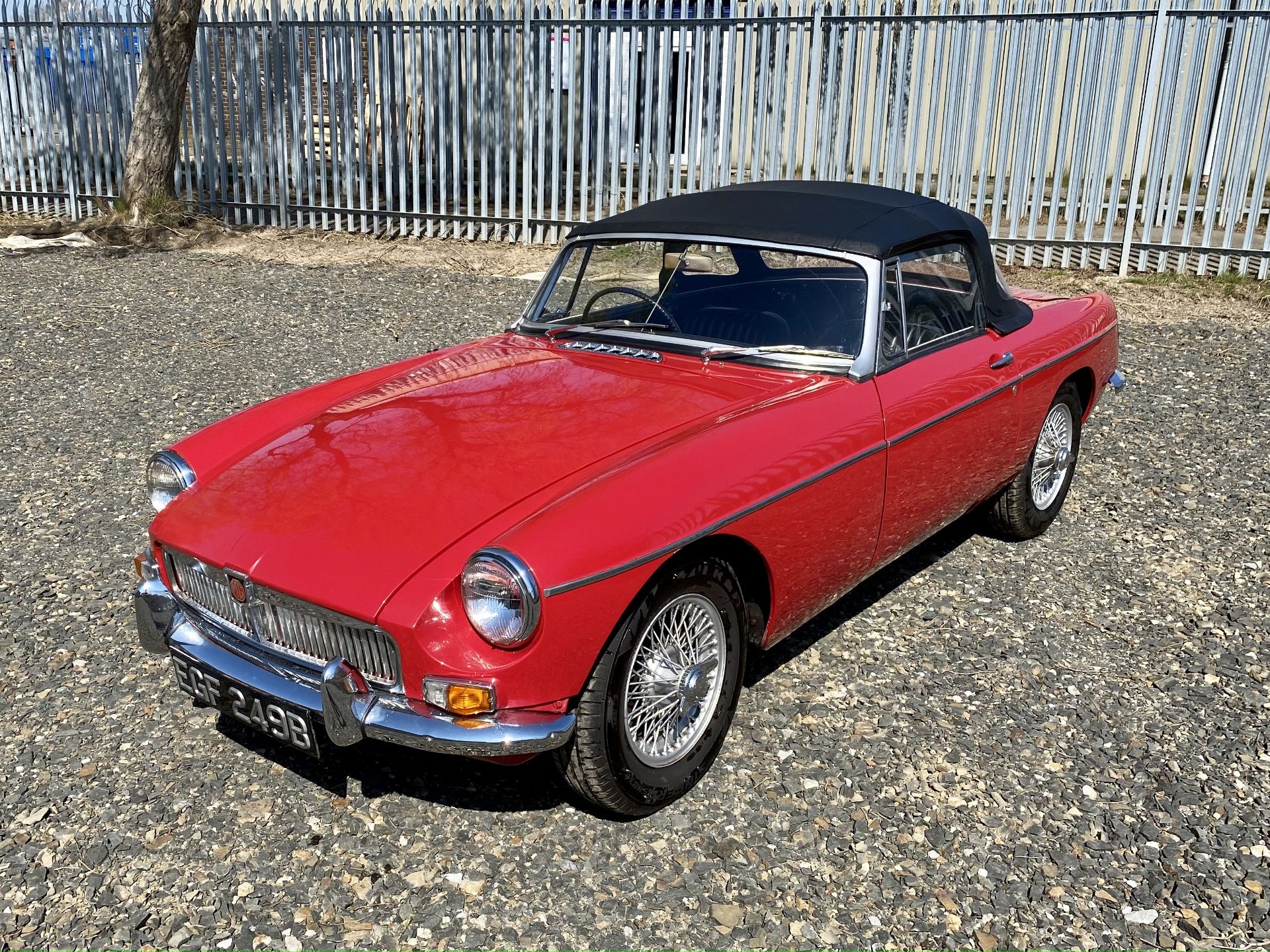 MGB Roadster - Image 12 of 60