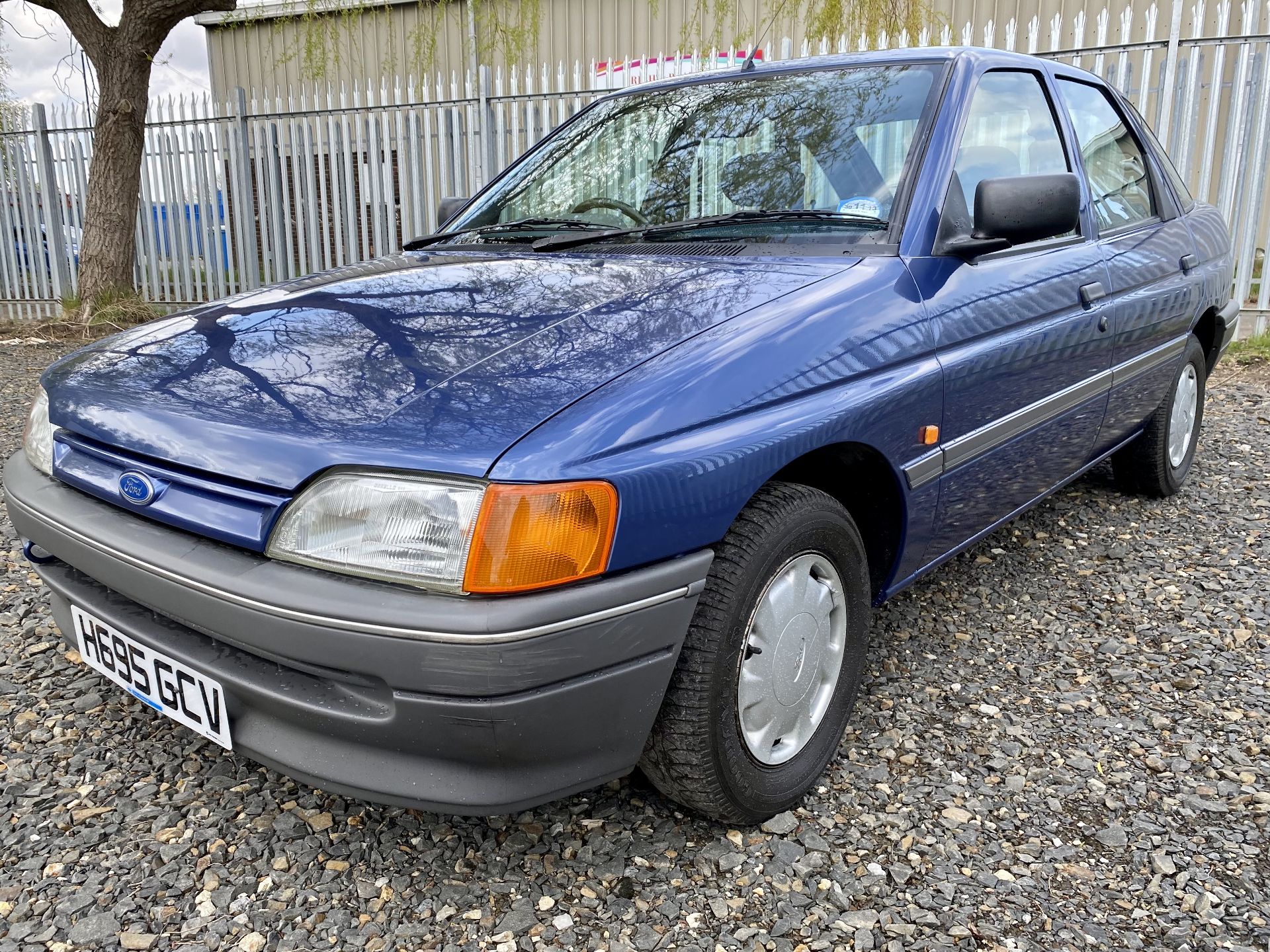 Ford Escort LX  - Image 31 of 54