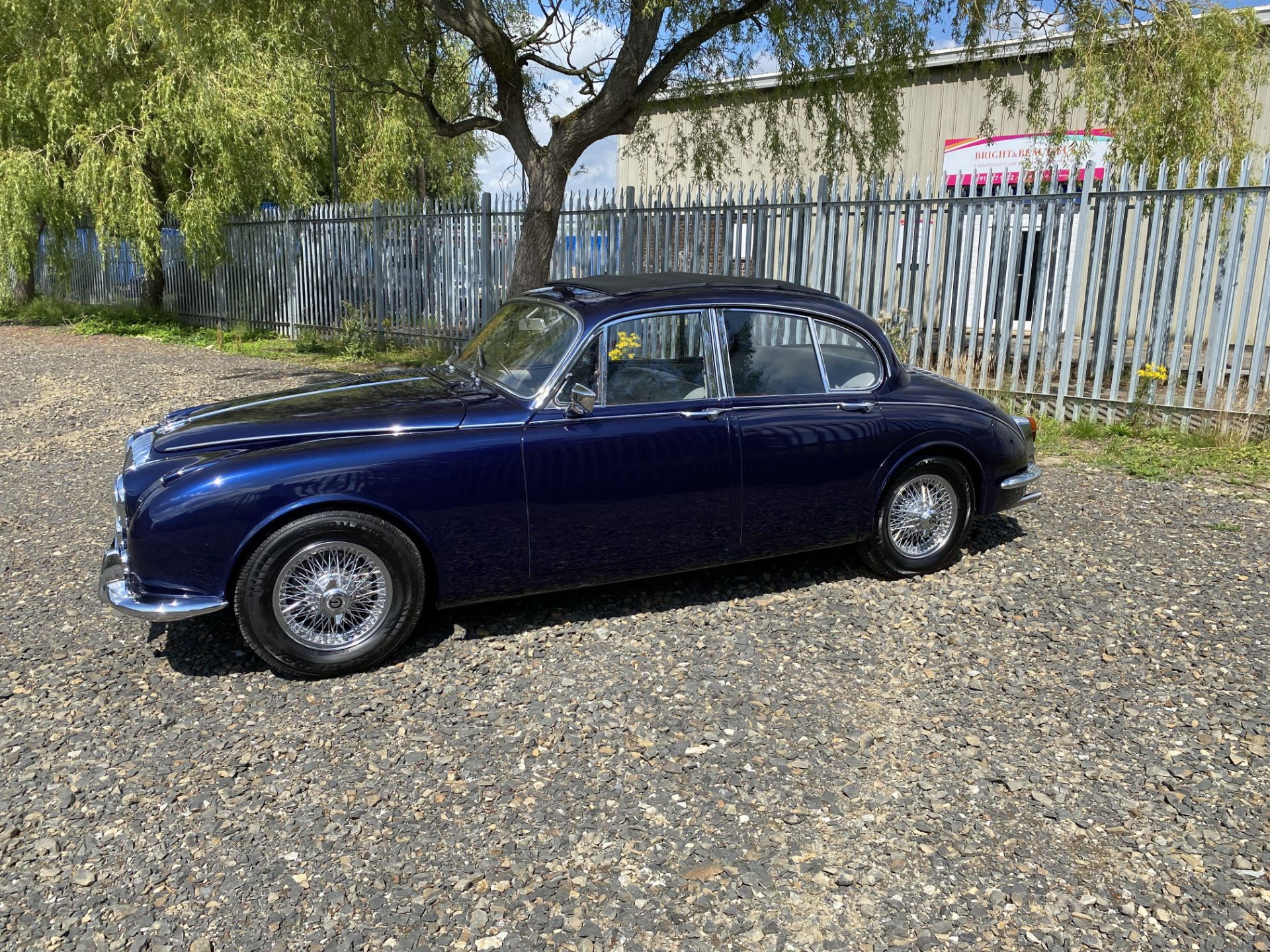 Daimler 250 Saloon - Image 13 of 48