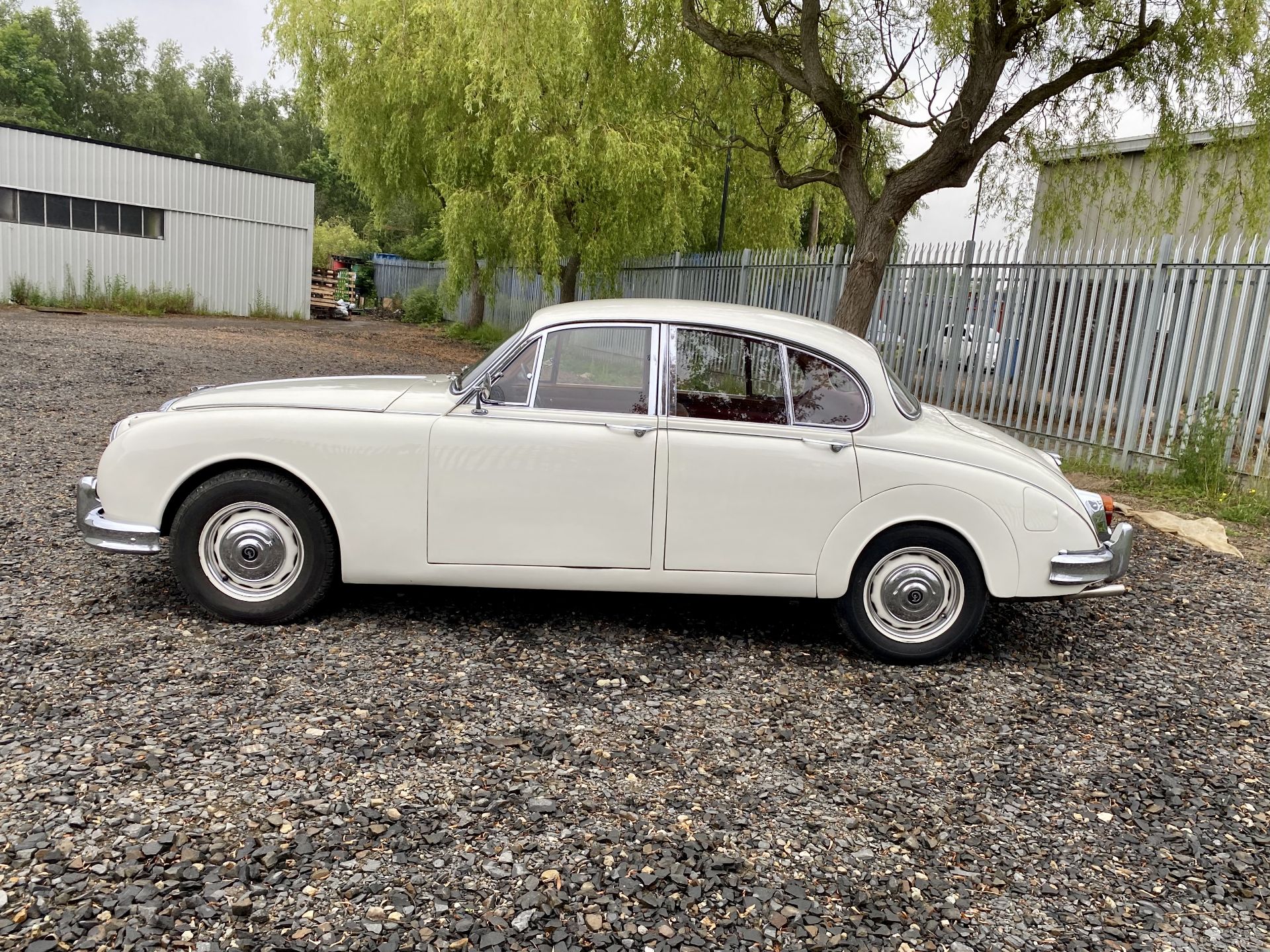 Daimler 250 Saloon - Image 9 of 46