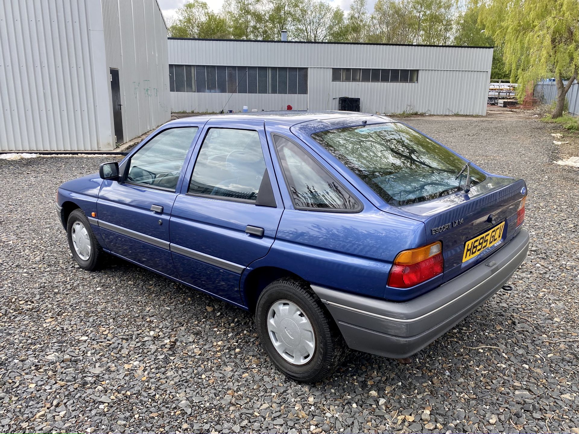 Ford Escort LX  - Image 14 of 54