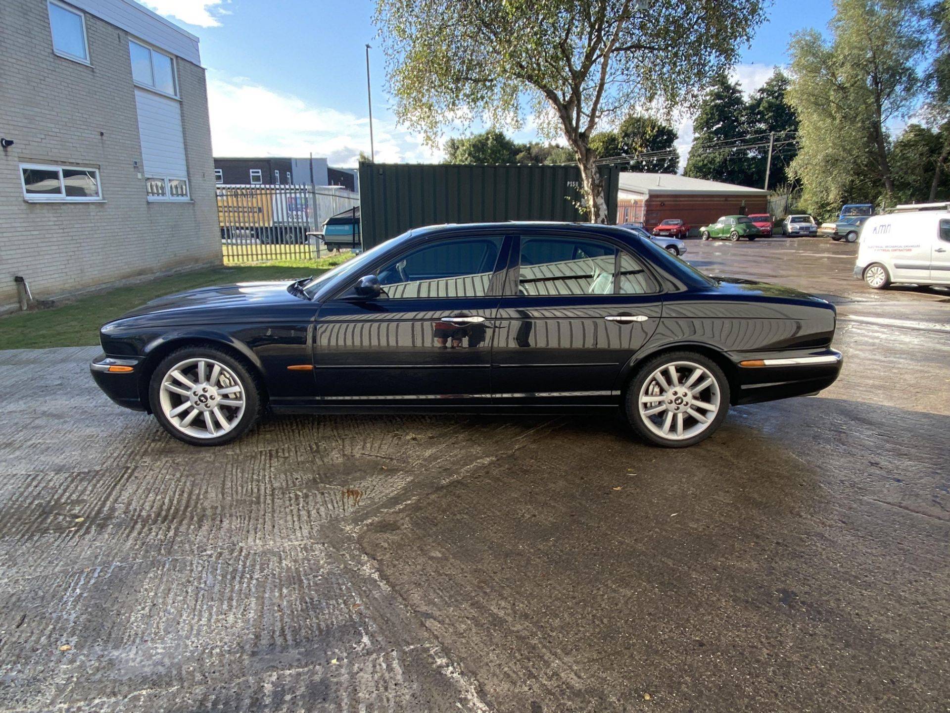 Jaguar XJR - Image 10 of 44