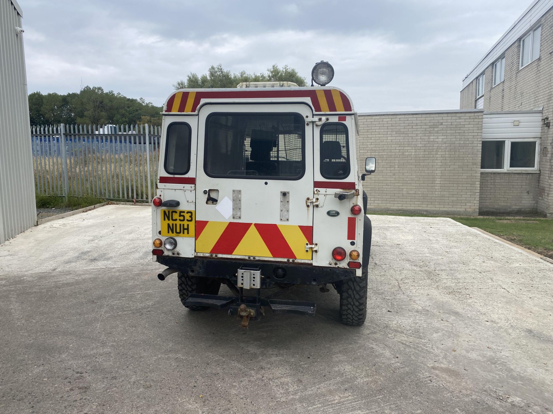 Land Rover Defender 110 - Image 6 of 29