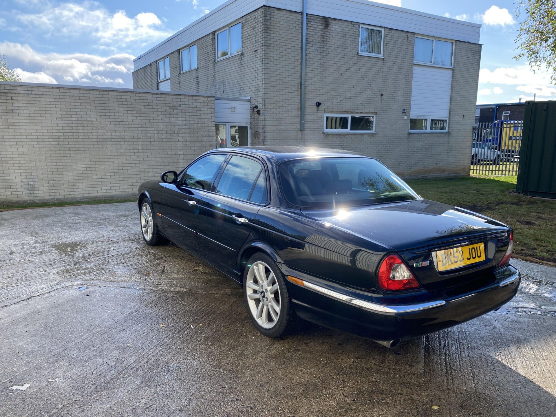 Jaguar XJR - Image 7 of 44