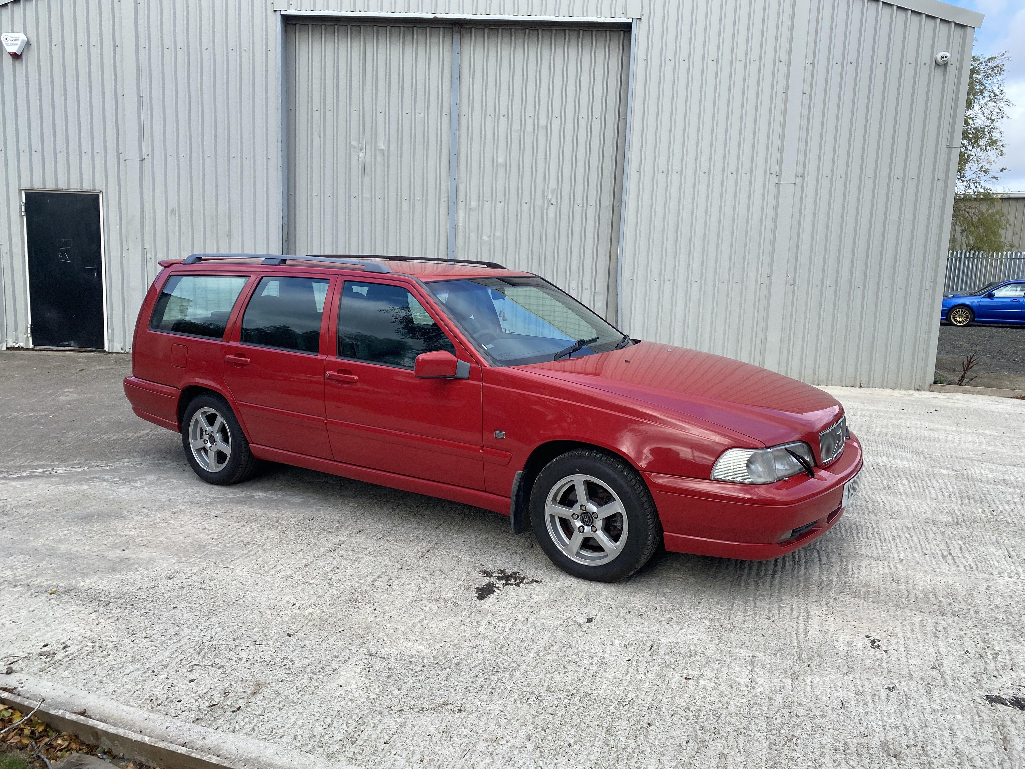 Volvo V70 - Image 2 of 42