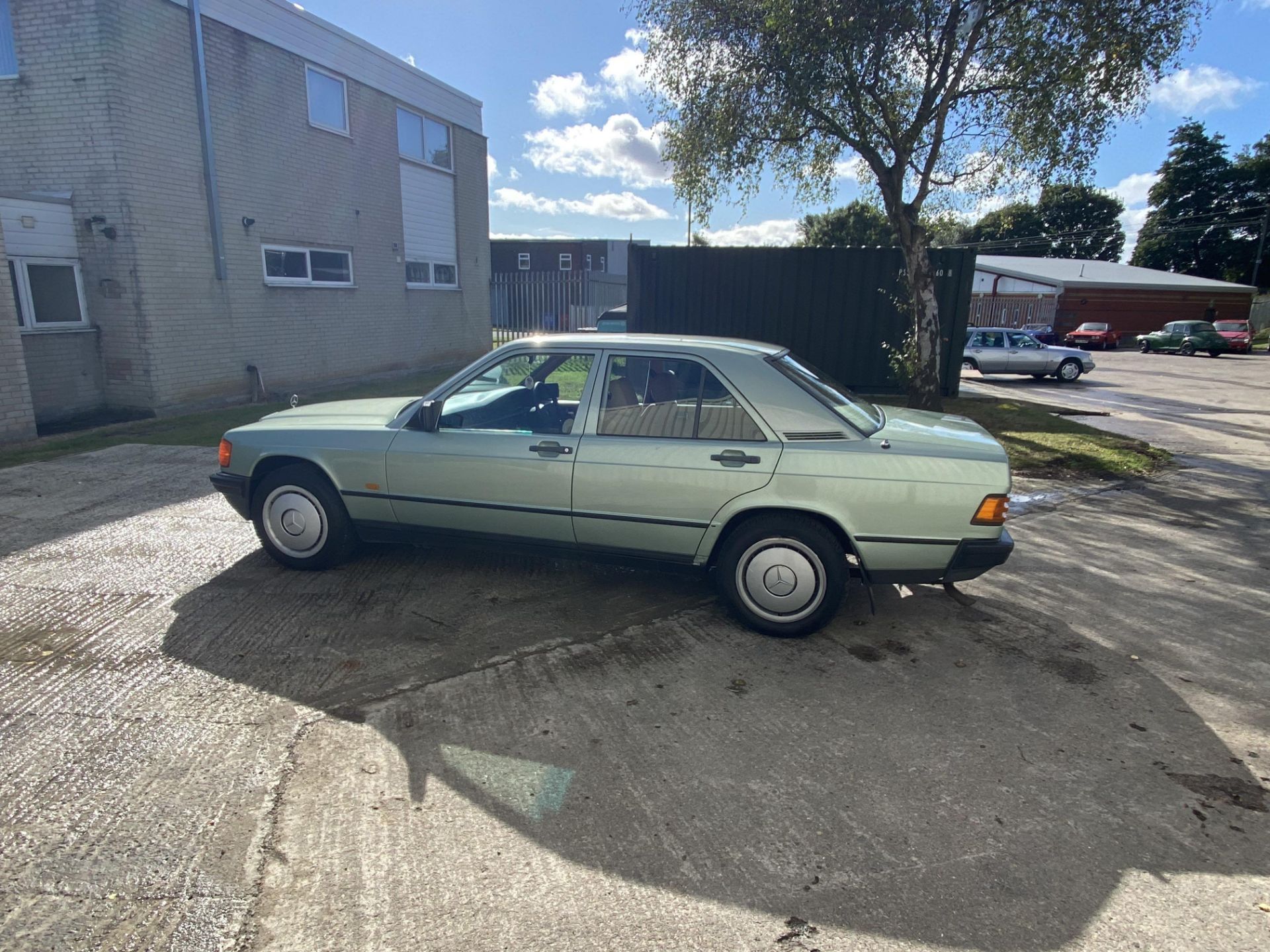 Mercedes 190e - Image 8 of 44