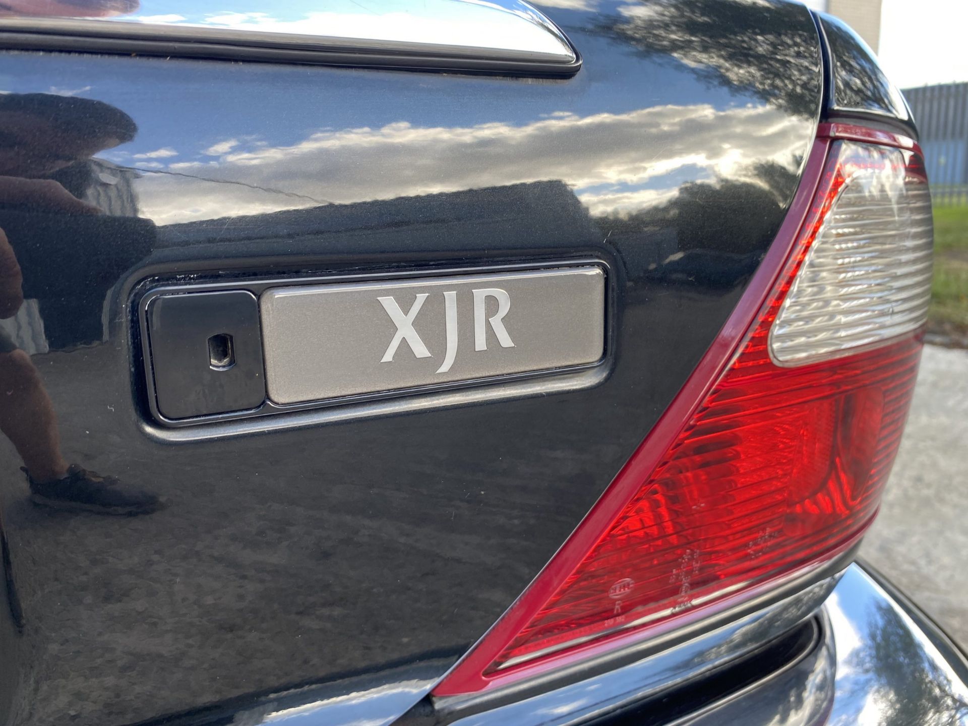 Jaguar XJR - Image 28 of 48